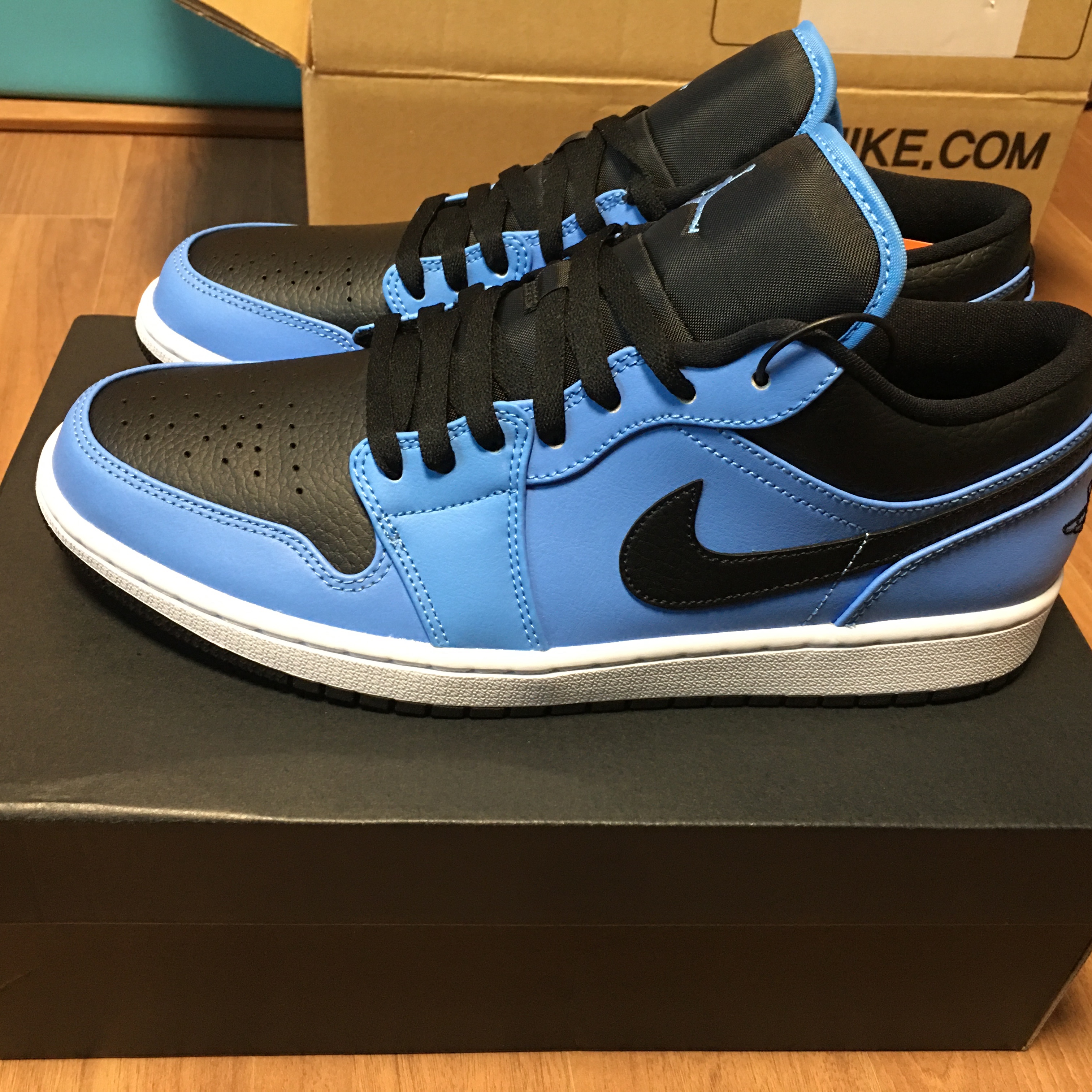Jordan 1 Low University Blue Black 착용 스타일 - 3