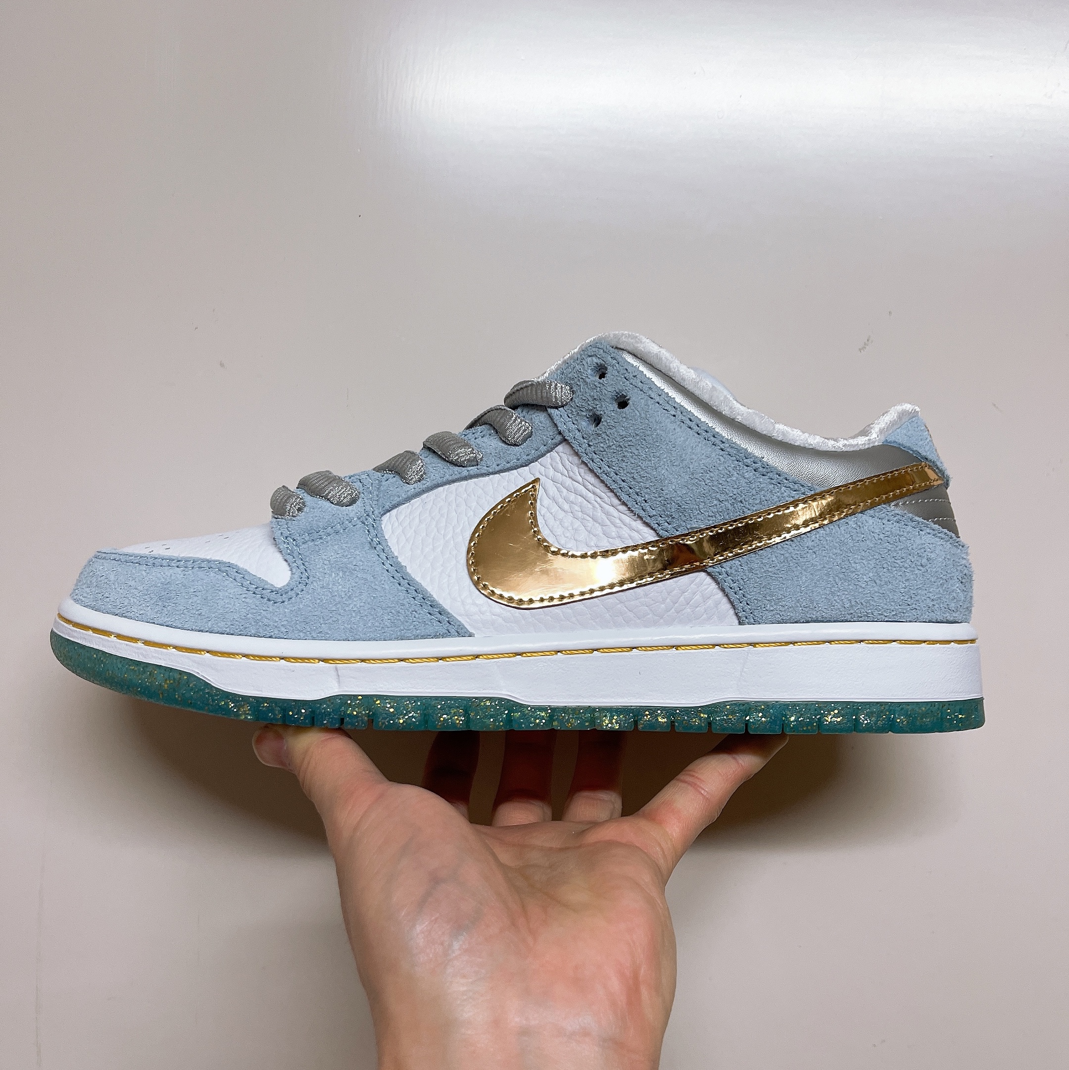 Nike x Sean Cliver SB Dunk Low Holiday Special 착용 스타일 - 1