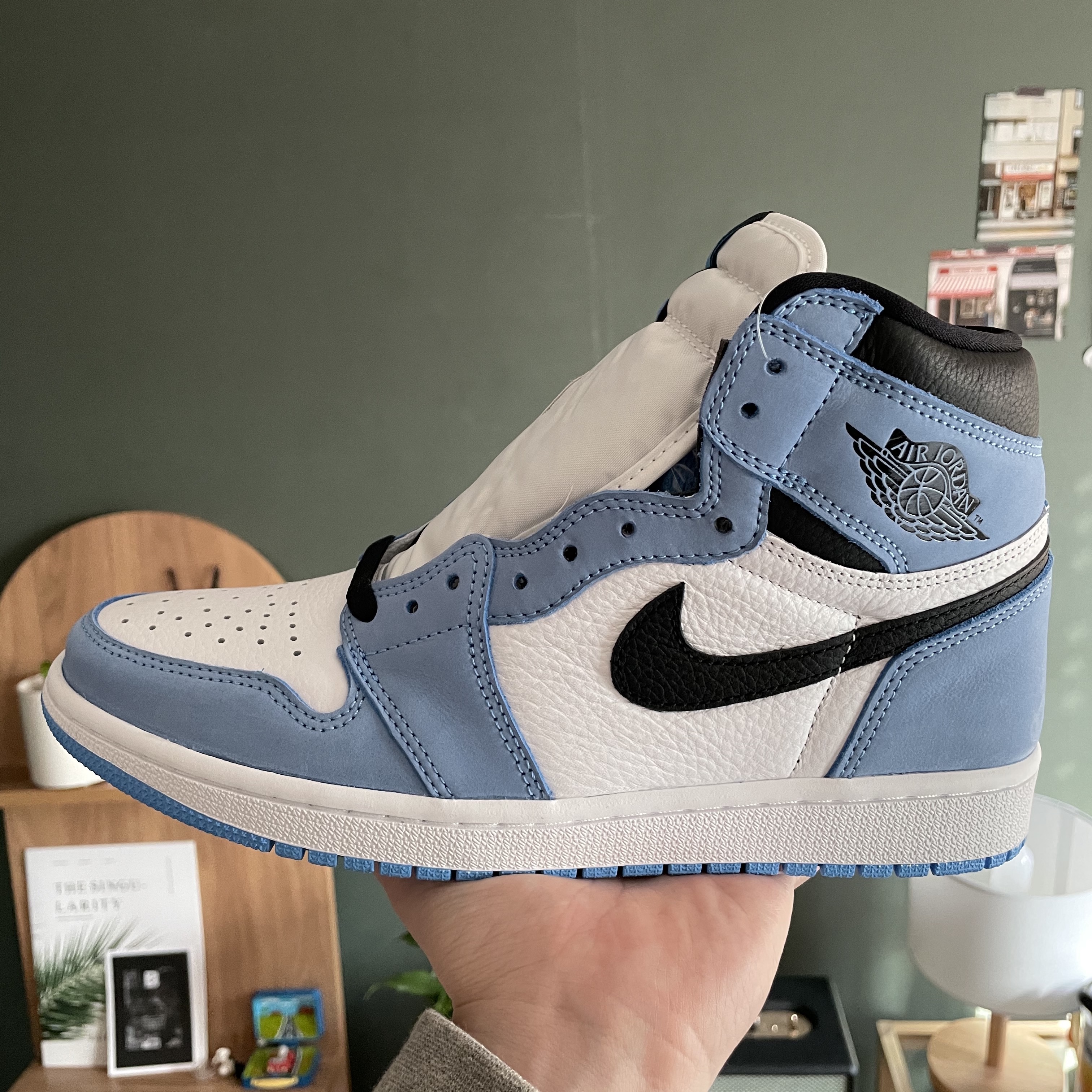 Jordan 1 Retro High OG University Blue 착용 스타일