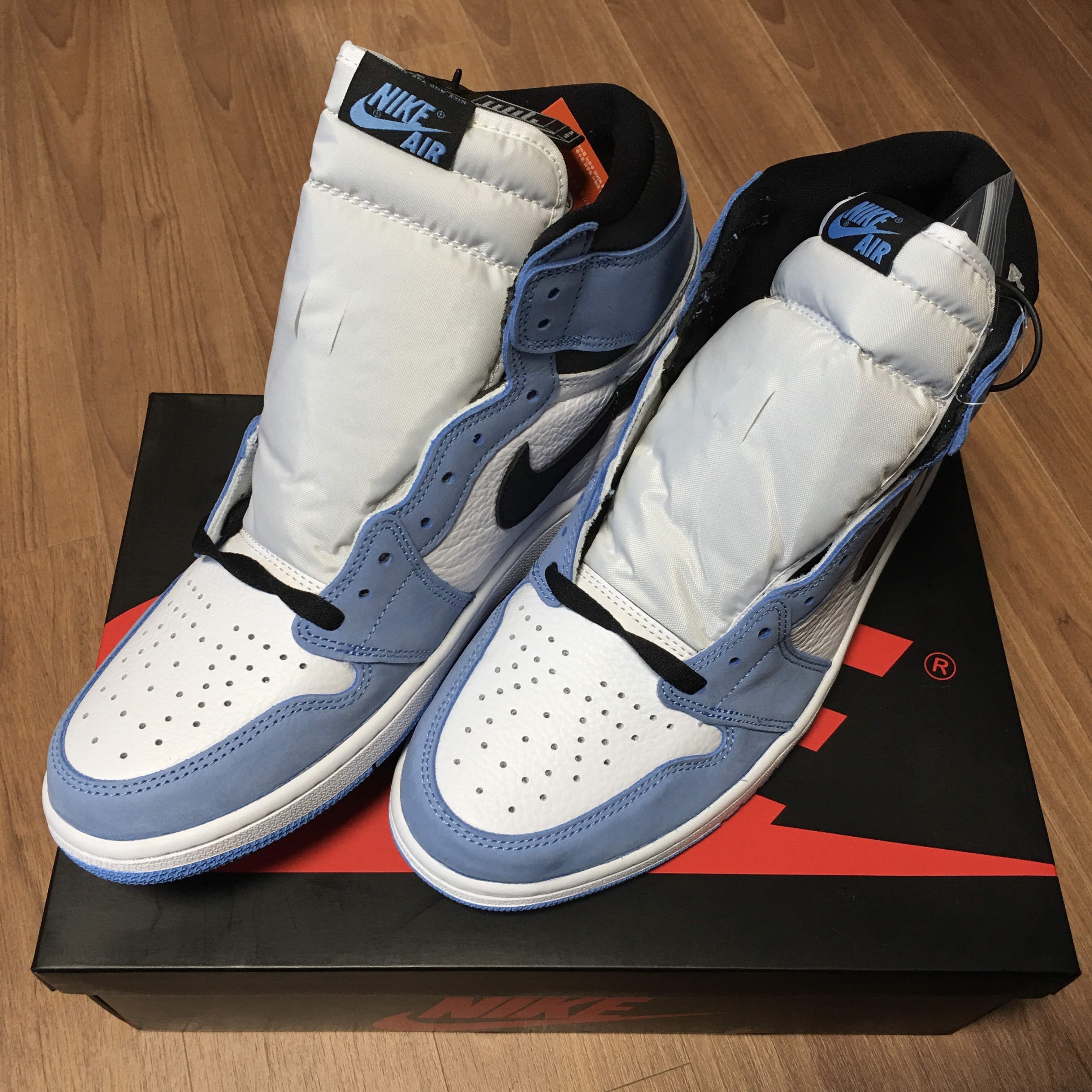 Jordan 1 Retro High OG University Blue 착용 스타일 - 3