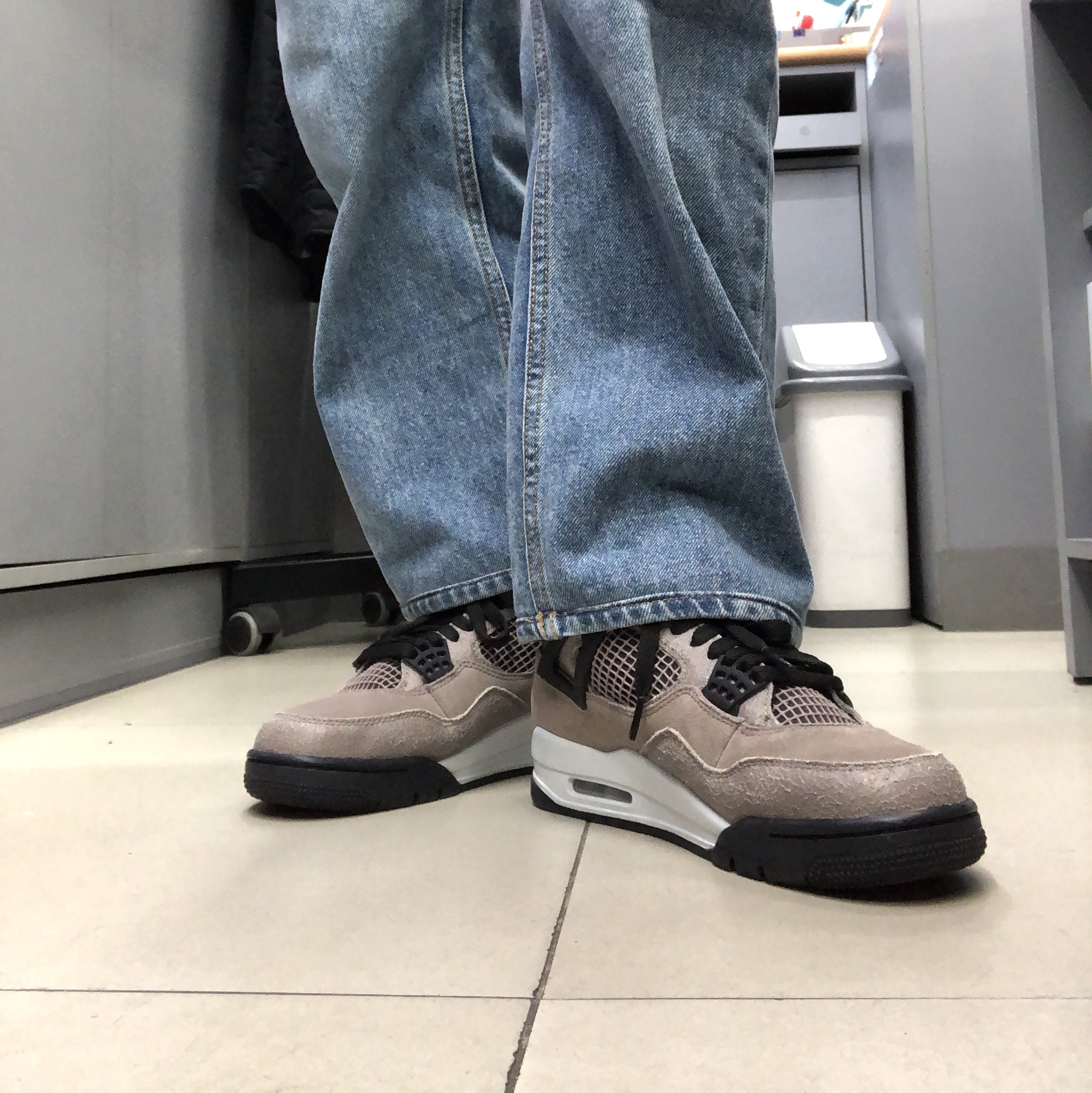 Jordan 4 Retro Taupe Haze 착용 스타일