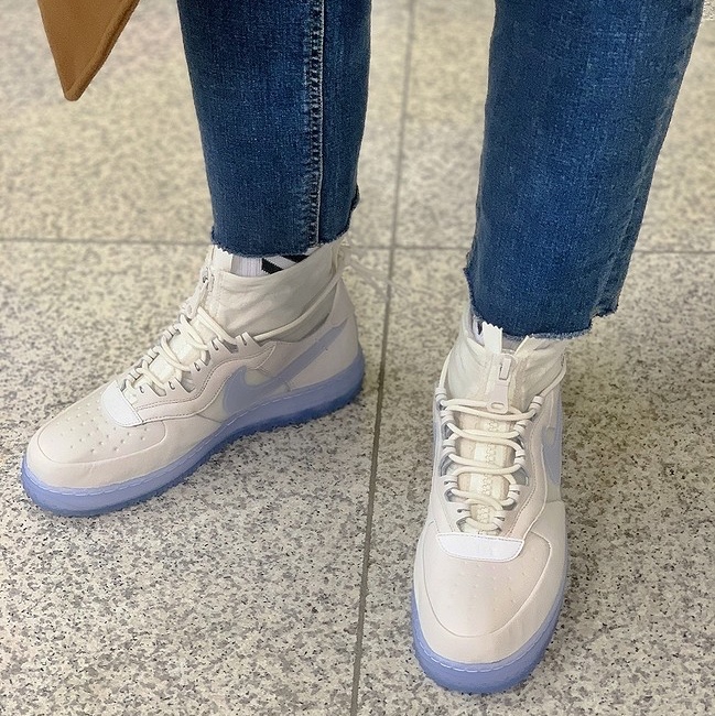 Nike Air Force 1 Gore-Tex High Phantom White 착용 스타일 - 1