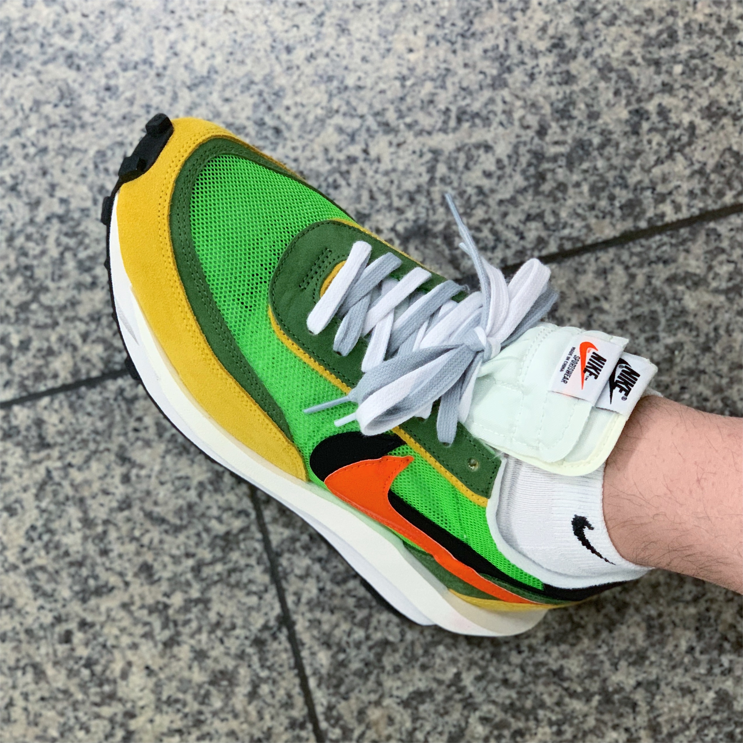Nike x Sacai LDWaffle Green Multi 착용 스타일