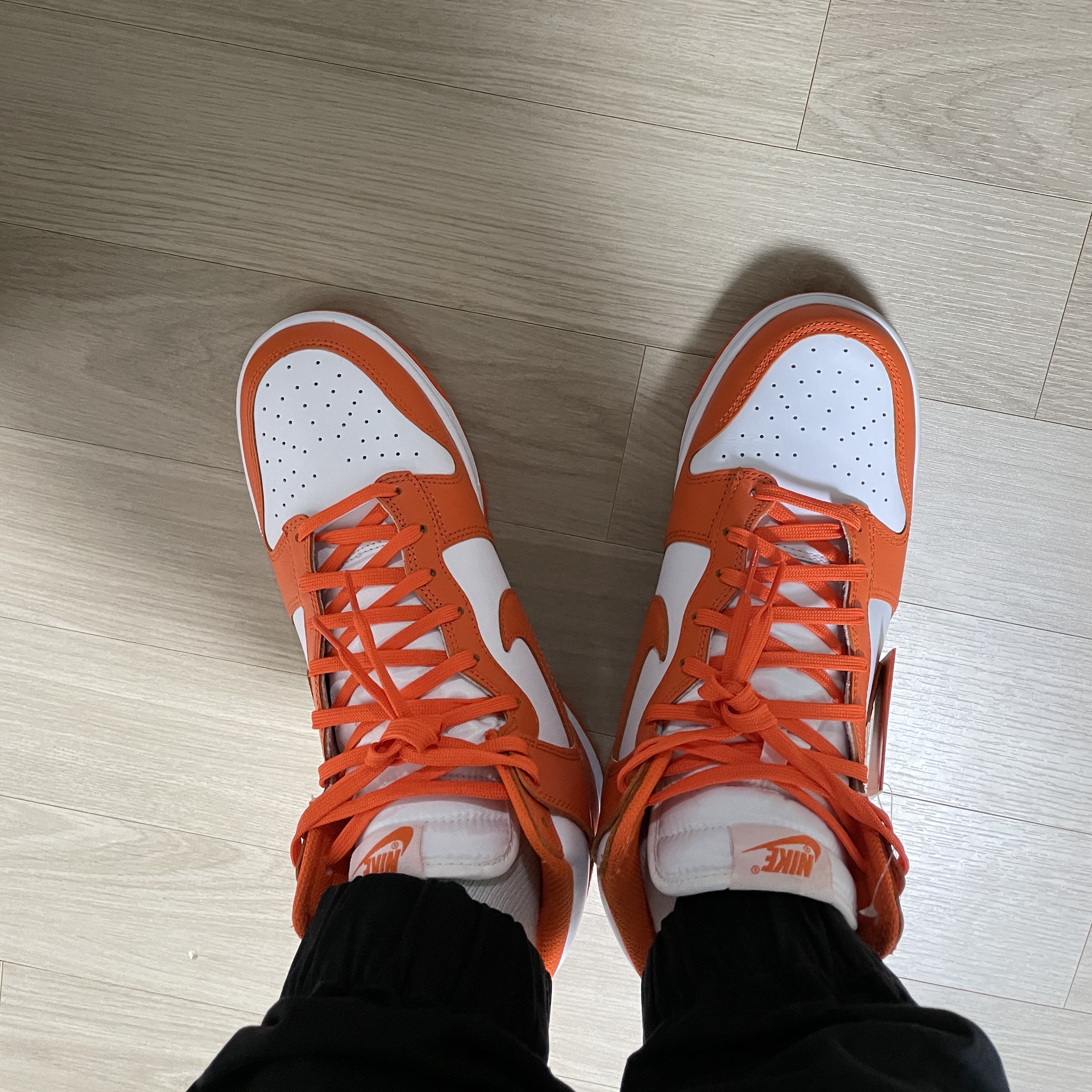 Nike Dunk High Retro Orange Blaze 착용 스타일 - 2