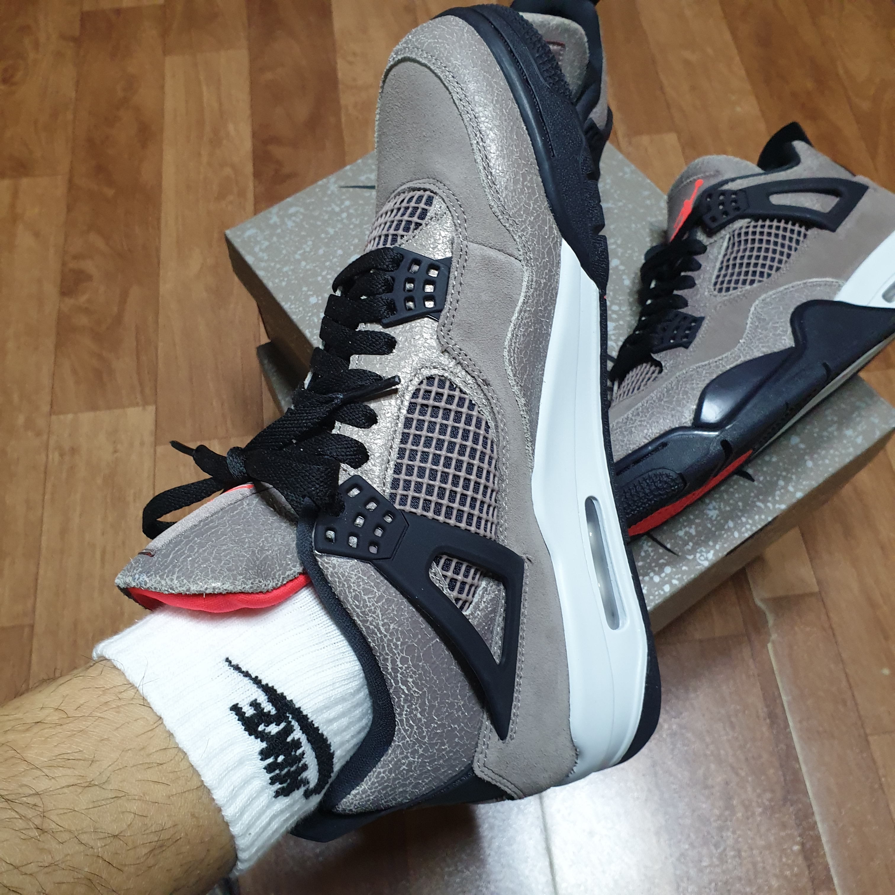 Jordan 4 Retro Taupe Haze 착용 스타일