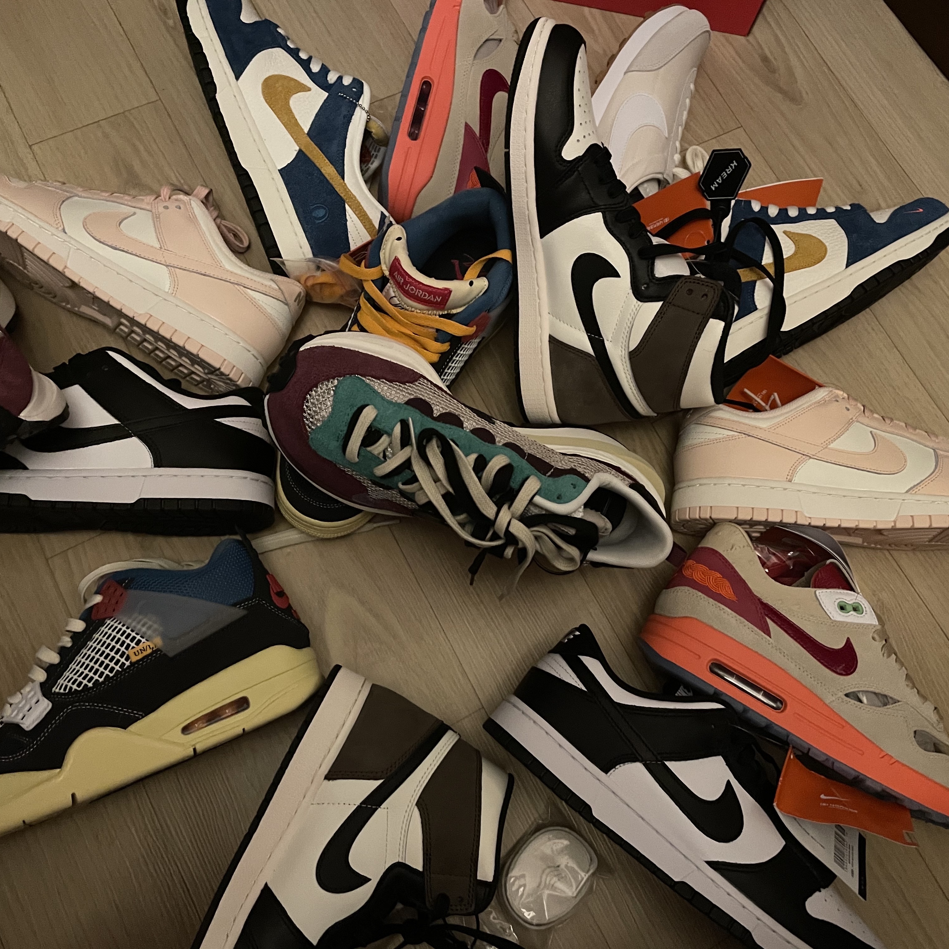 Nike x Sacai VaporWaffle String & Black Villain Red, Nike Dunk Low Retro Black 착용 스타일