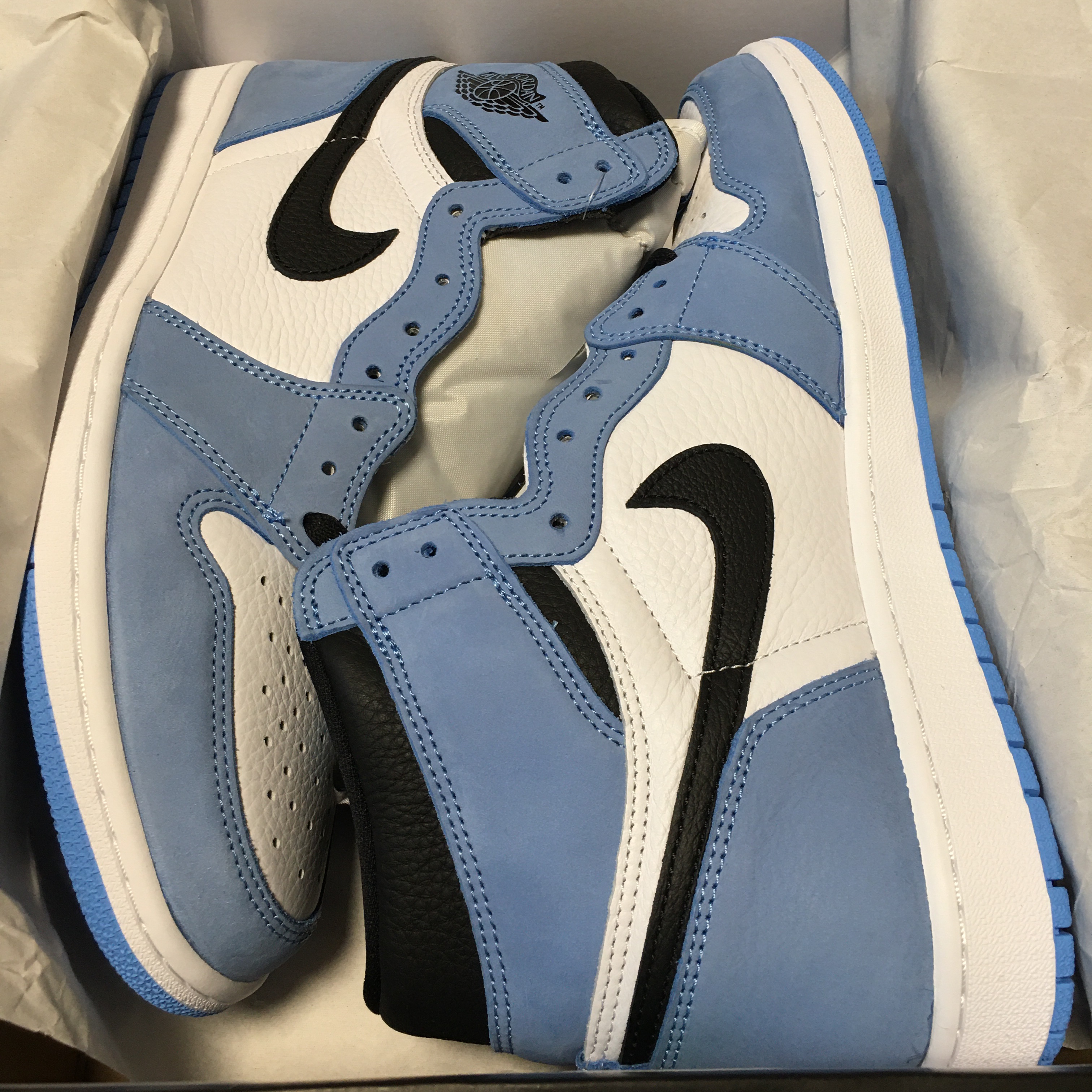 Jordan 1 Retro High OG University Blue 착용 스타일 - 1