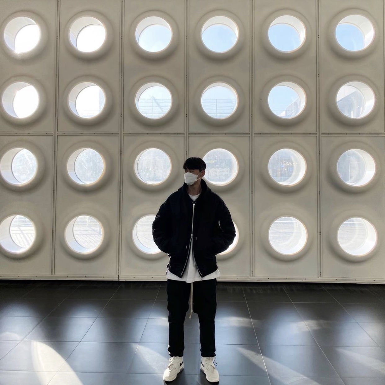 Nike x Fear of God Air Fear of God Raid Light Bone 착용 스타일