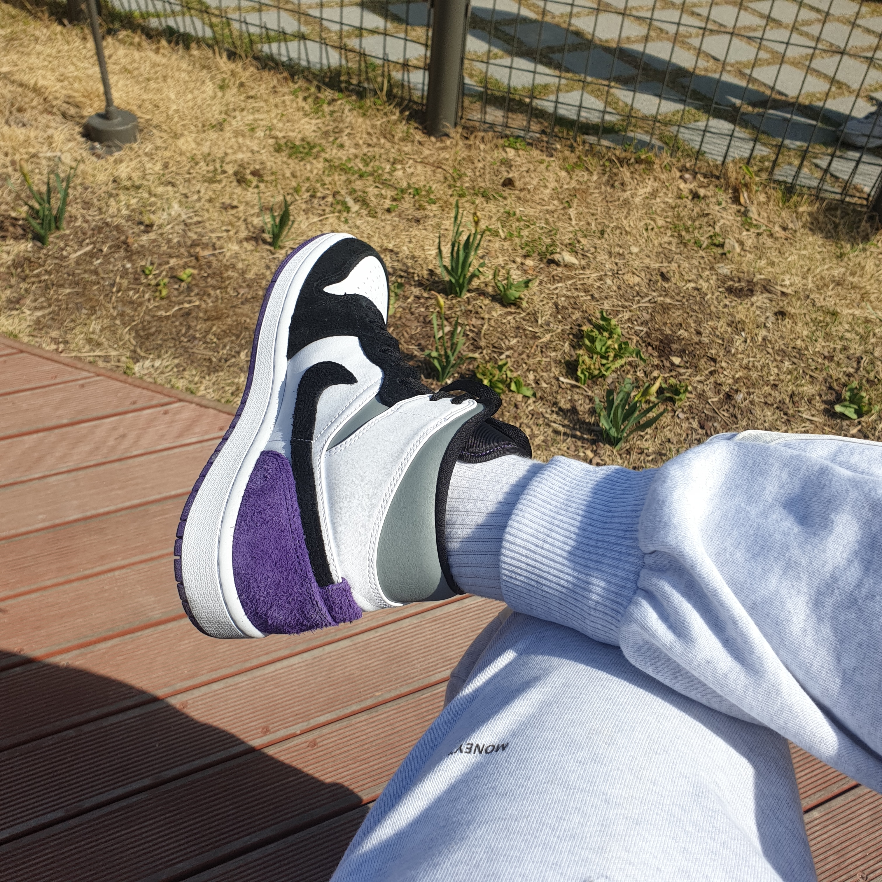 Jordan 1 Mid SE Court Purple 착용 스타일 - 2