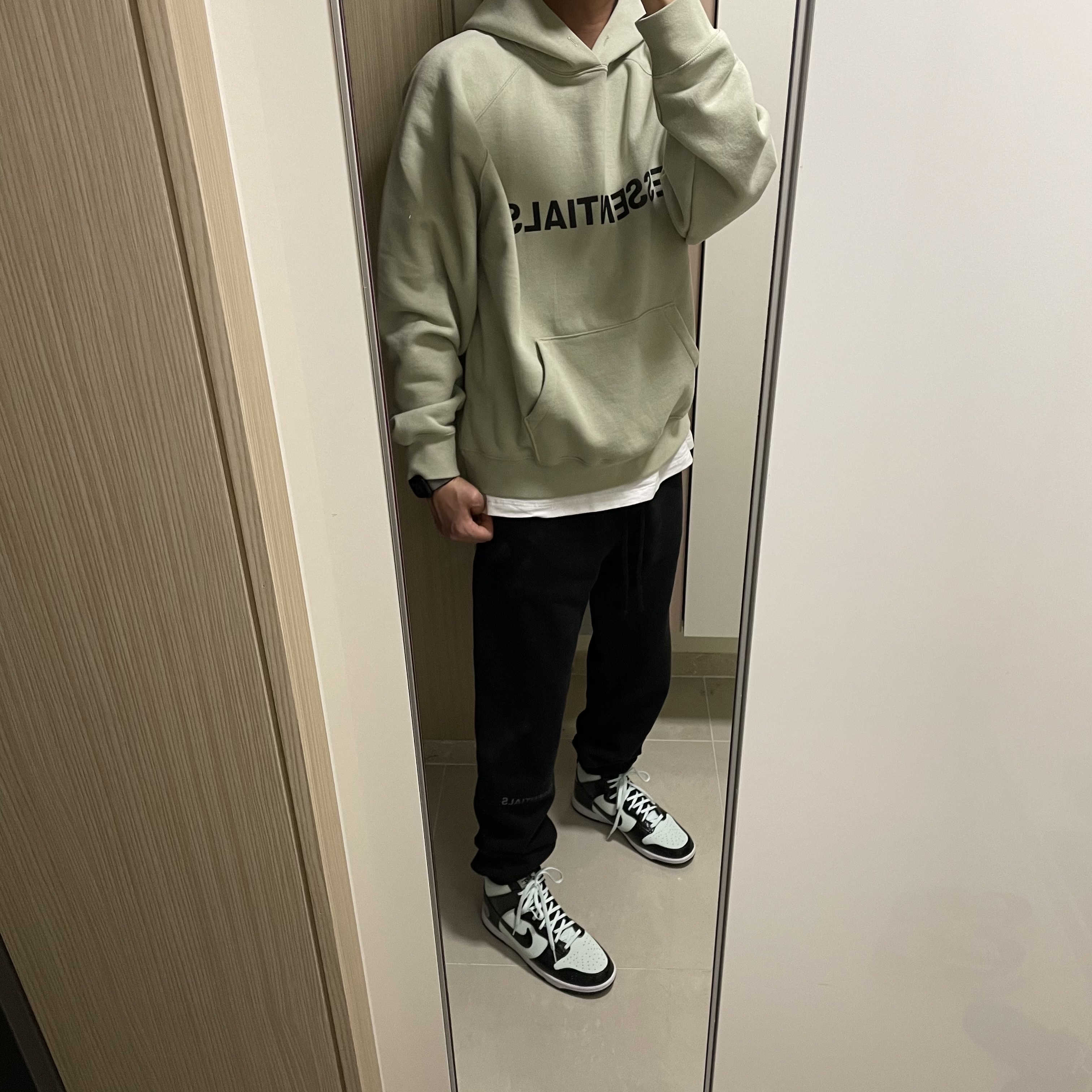 Essentials 3D Silicon Applique Pullover Hoodie Alfafa Sage - 20FW, Essentials Sweatpants Dark Slate/Black 2020 착용 스타일