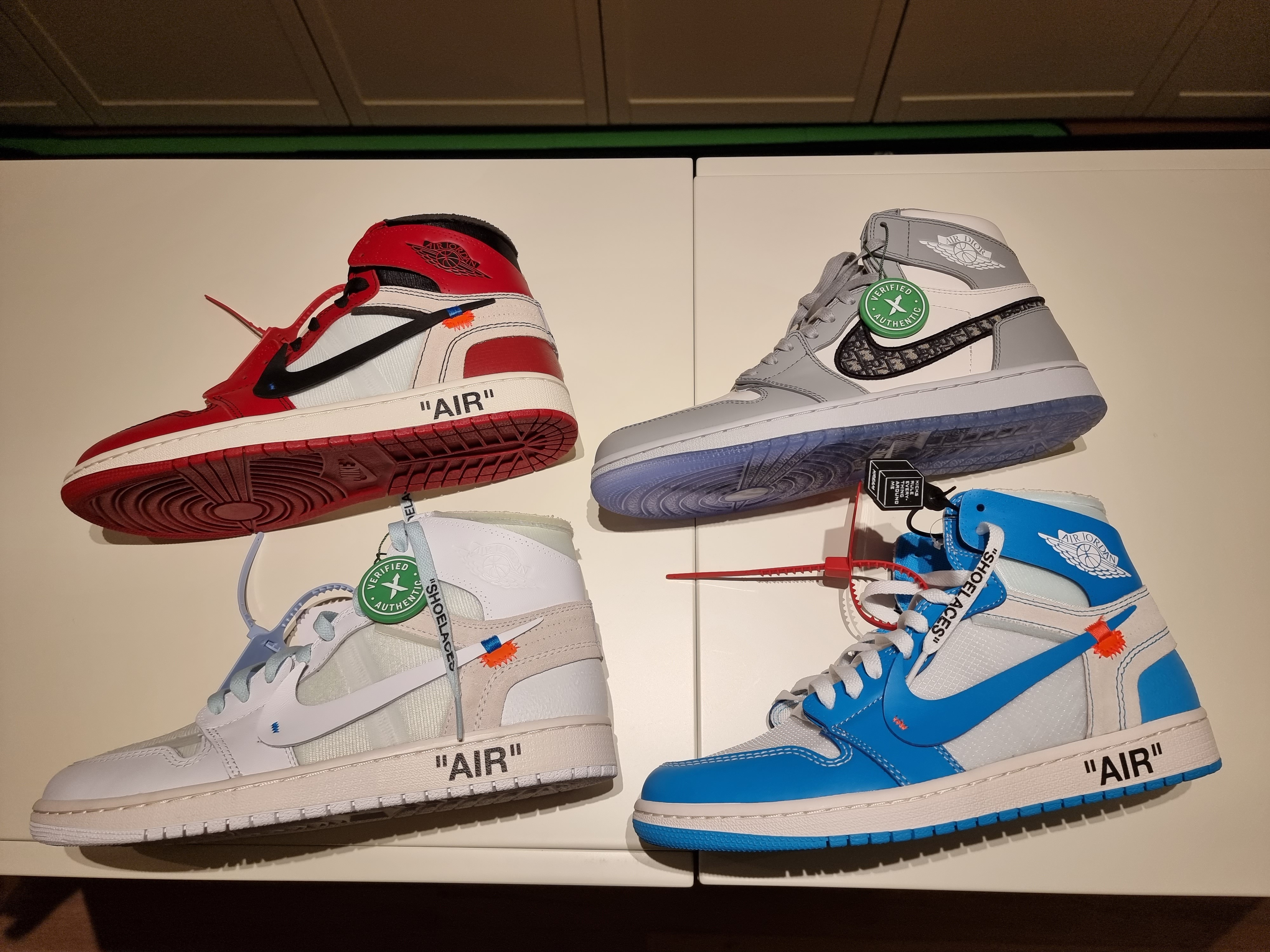 Jordan 1 x Off-White Retro High Chicago The Ten, Jordan 1 x Off-White Retro High University Blue 착용 스타일