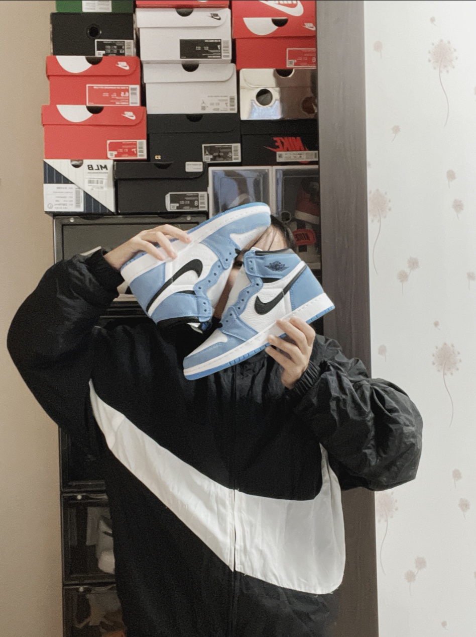 Jordan 1 Retro High OG University Blue 착용 스타일