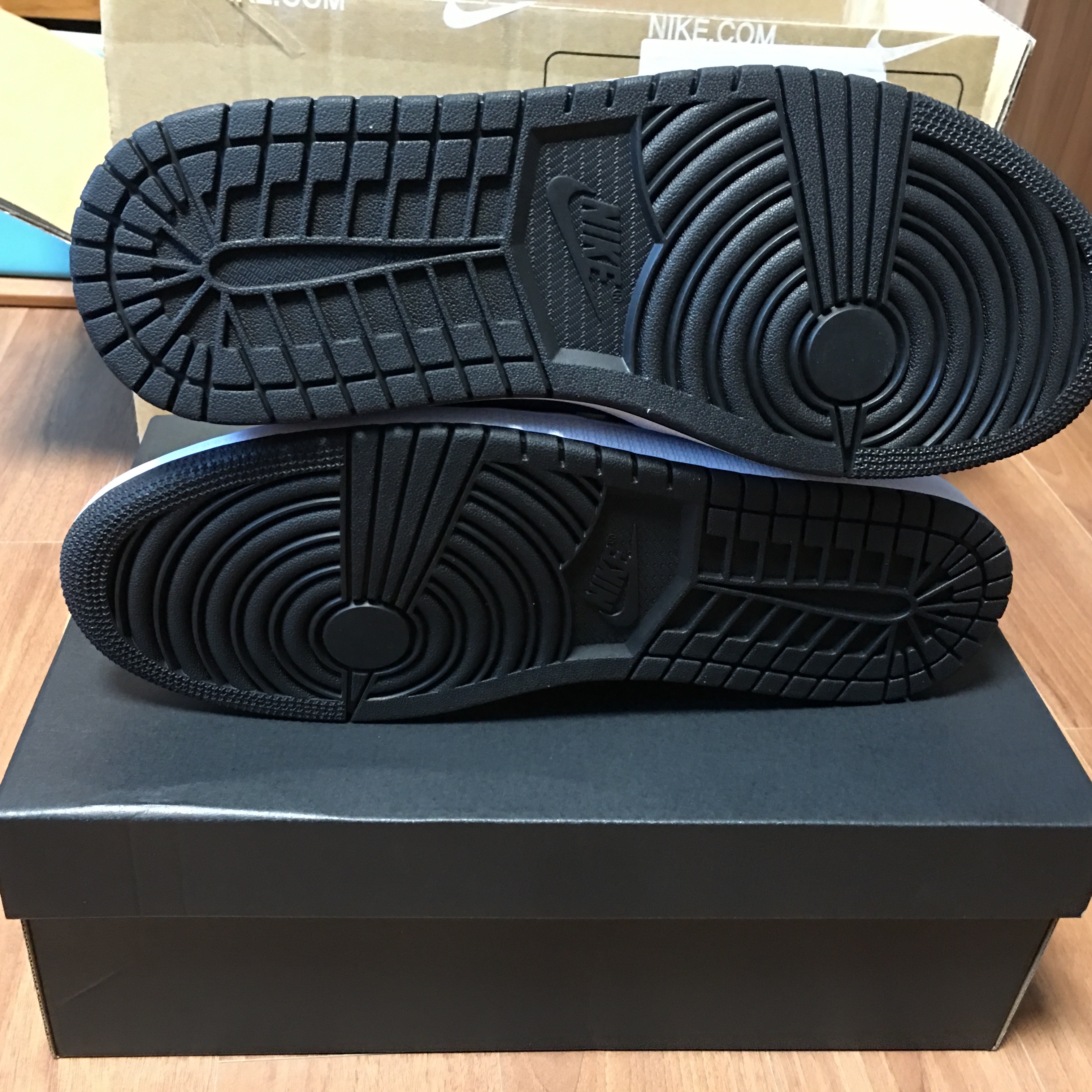Jordan 1 Low University Blue Black 착용 스타일 - 5