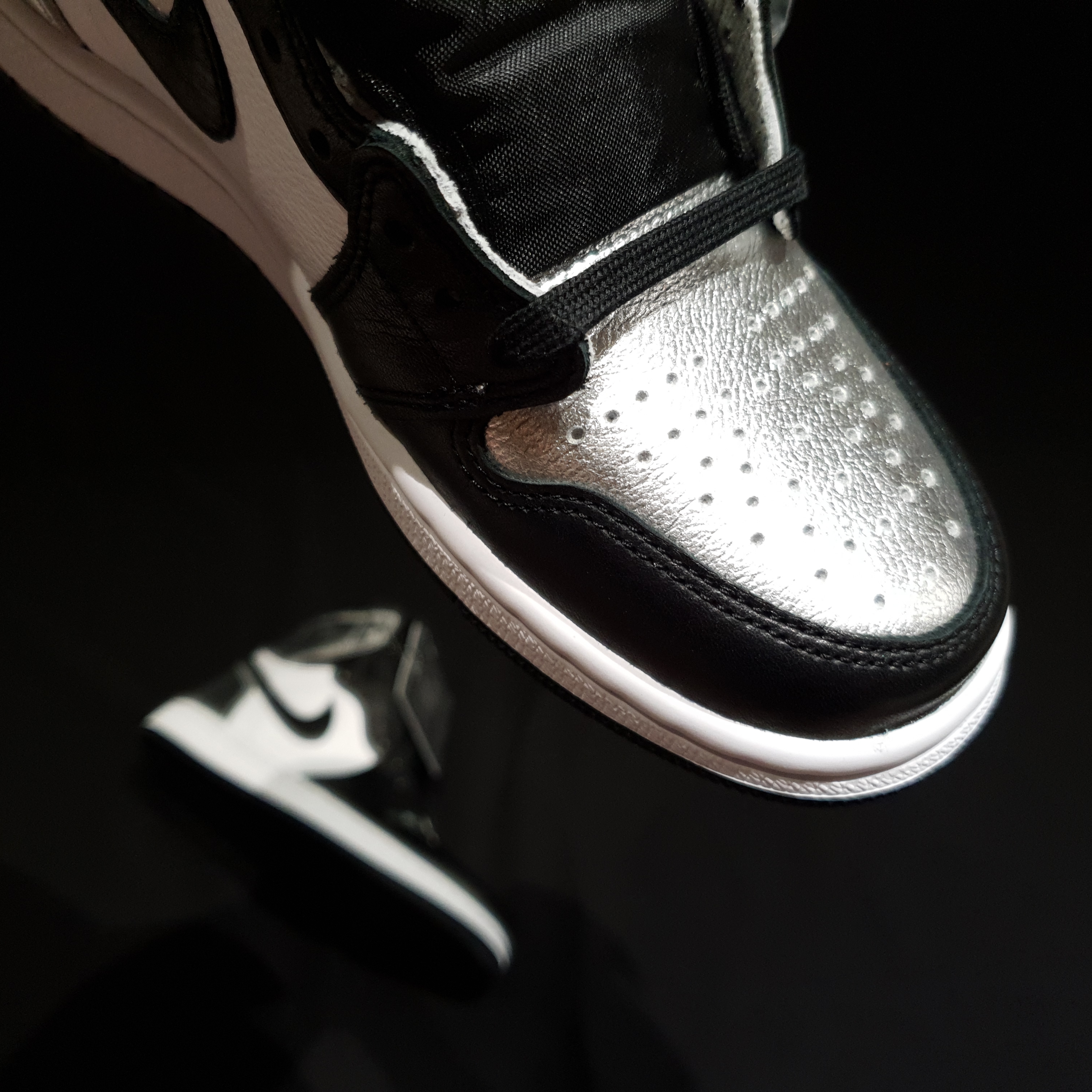 (W) Jordan 1 Retro High OG Silver Toe 착용 스타일 - 3