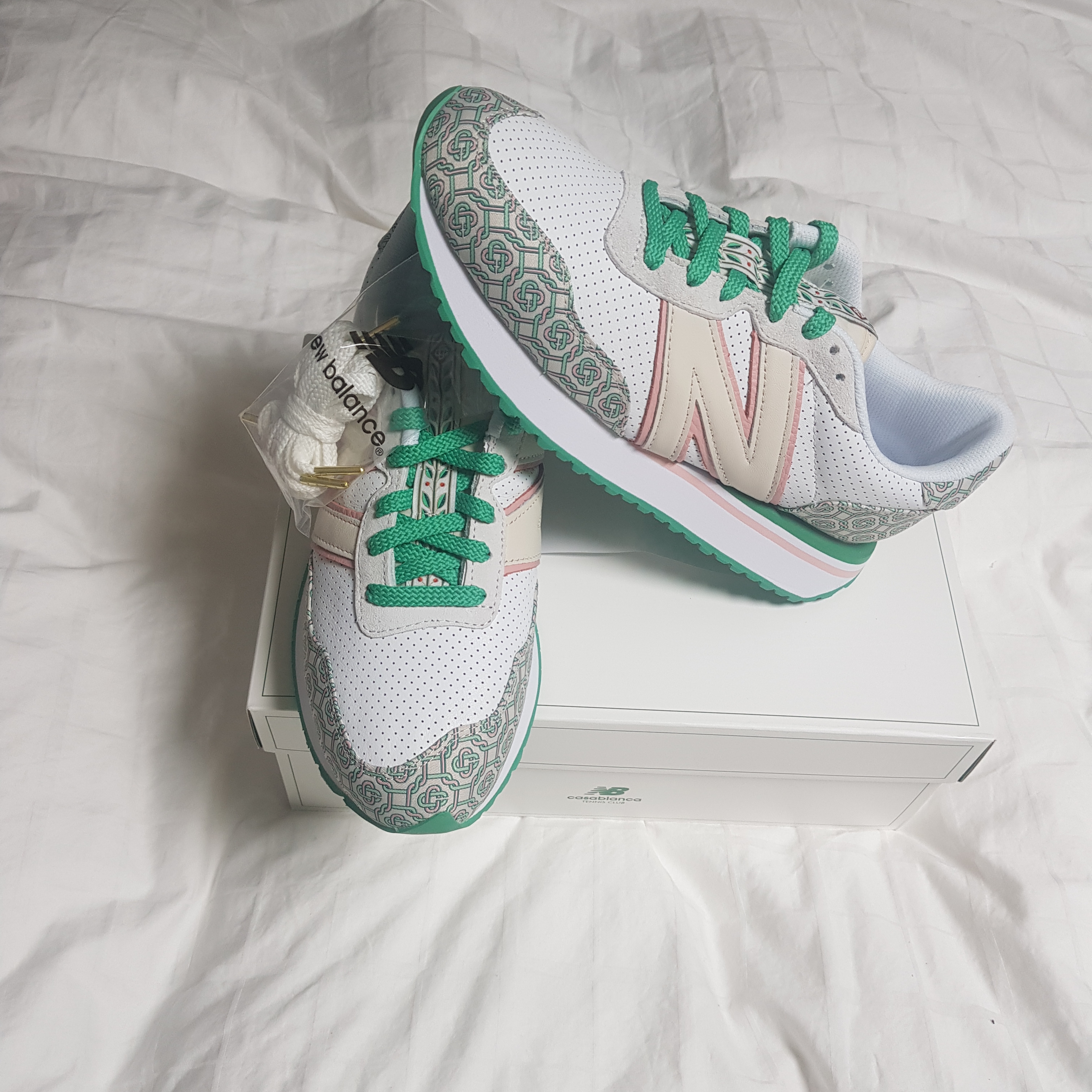 New Balance x Casablanca 237 Idealist Monogram White Green 착용 스타일 - 1