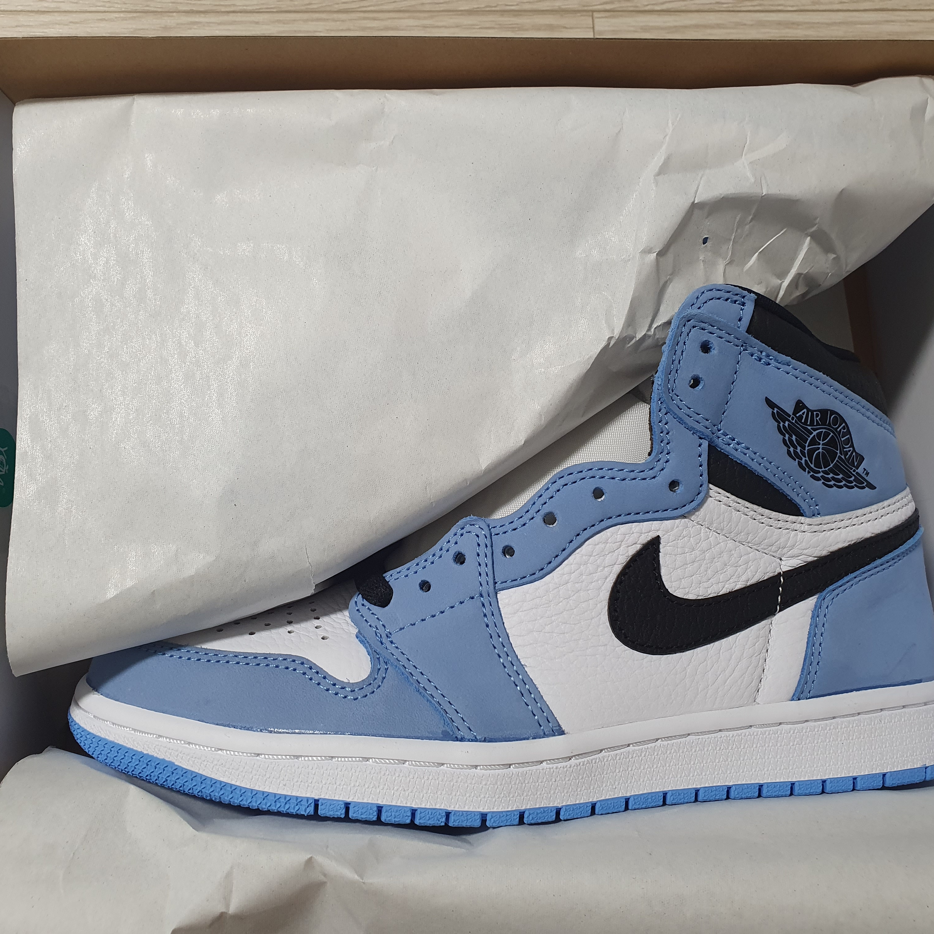 Jordan 1 Retro High OG University Blue 착용 스타일 - 1