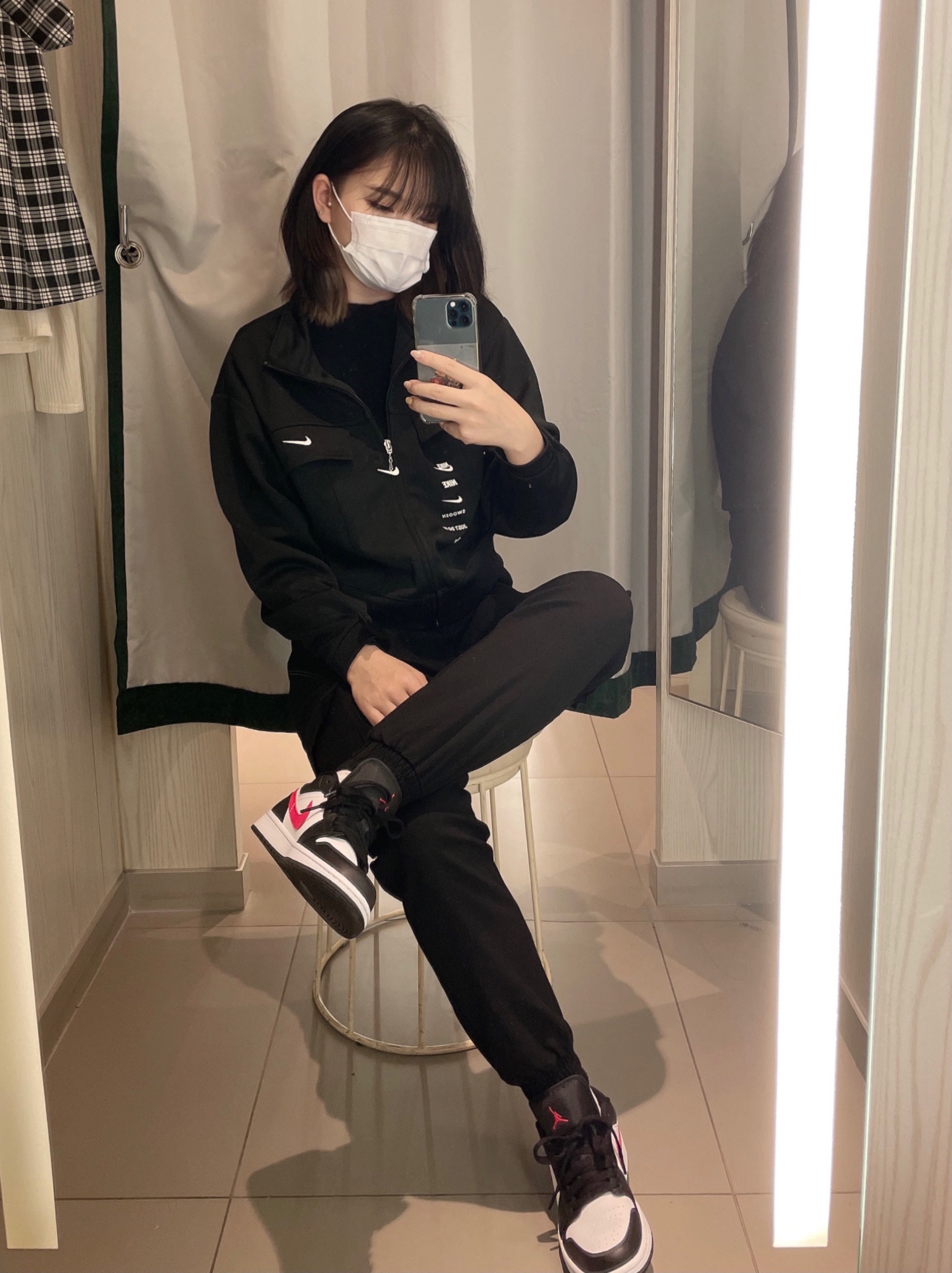 (W) Jordan 1 Low Black Siren Red 착용 스타일