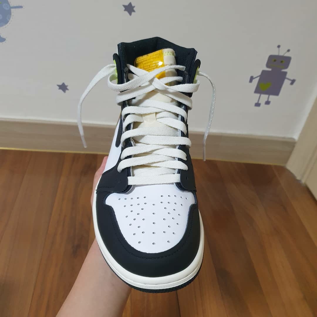 Jordan 1 Retro High OG Volt Gold 착용 스타일 - 4