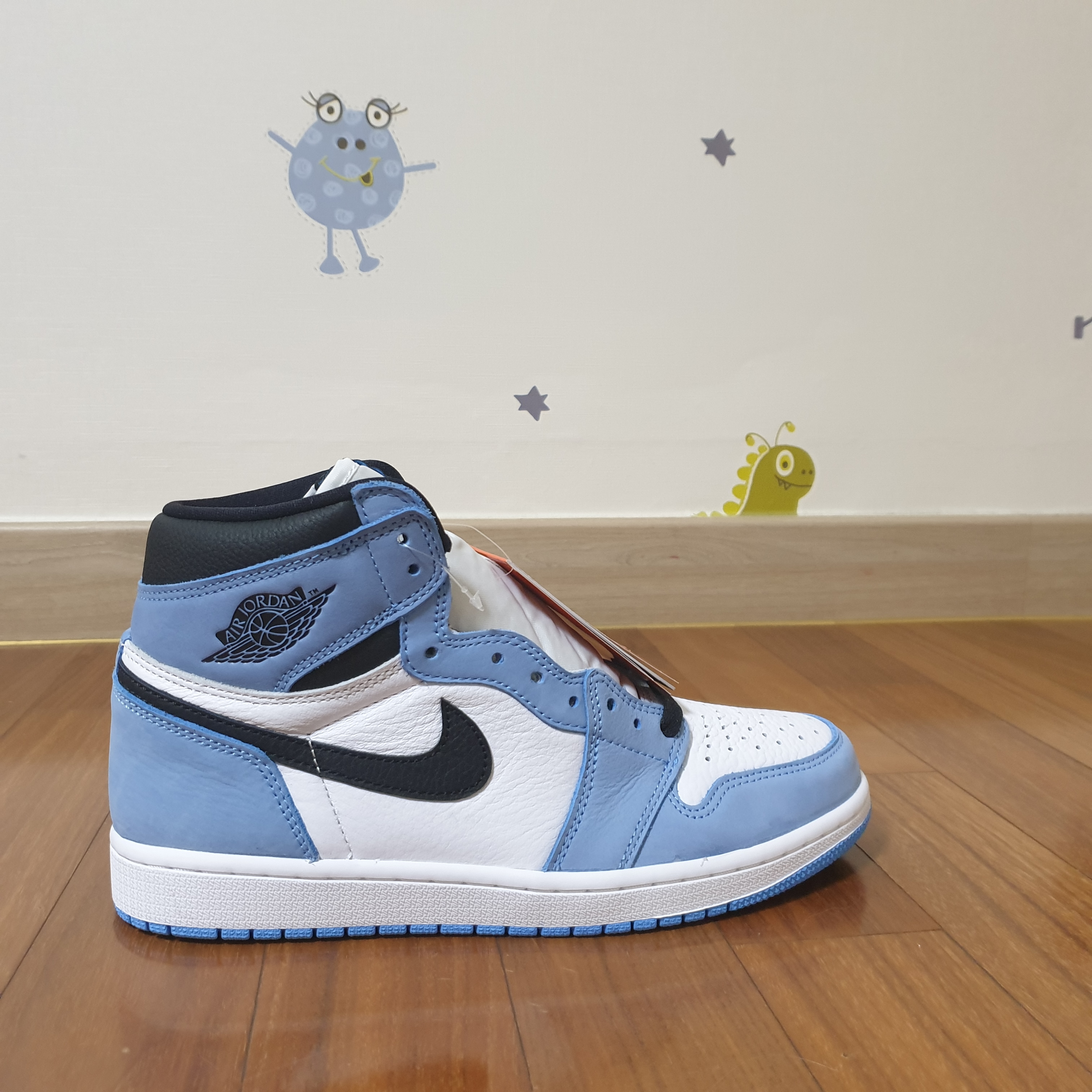 Jordan 1 Retro High OG University Blue 착용 스타일 - 3