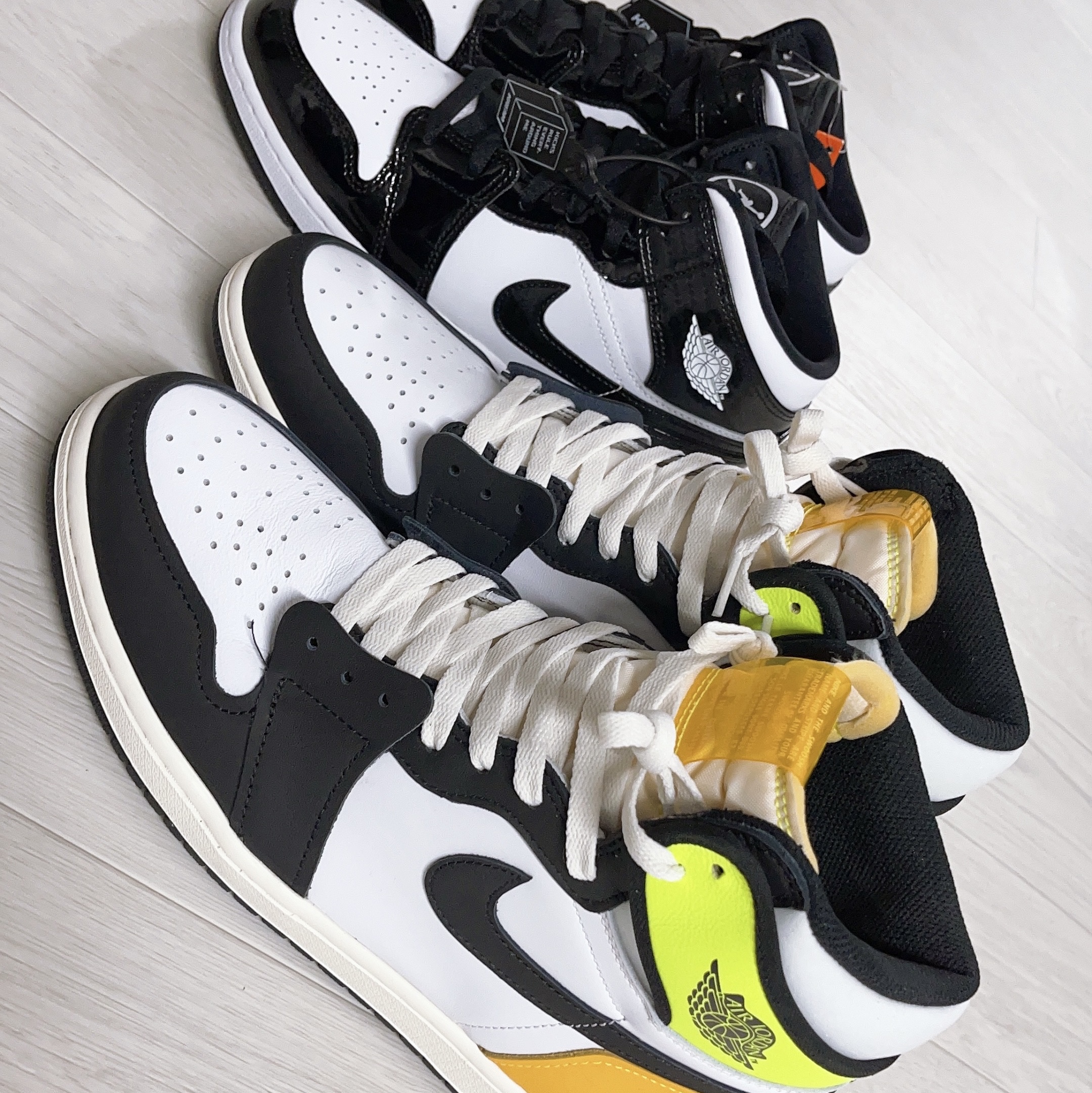 Jordan 1 Retro High OG Volt Gold, (GS) Jordan 1 Mid SE ASW Black 착용 스타일