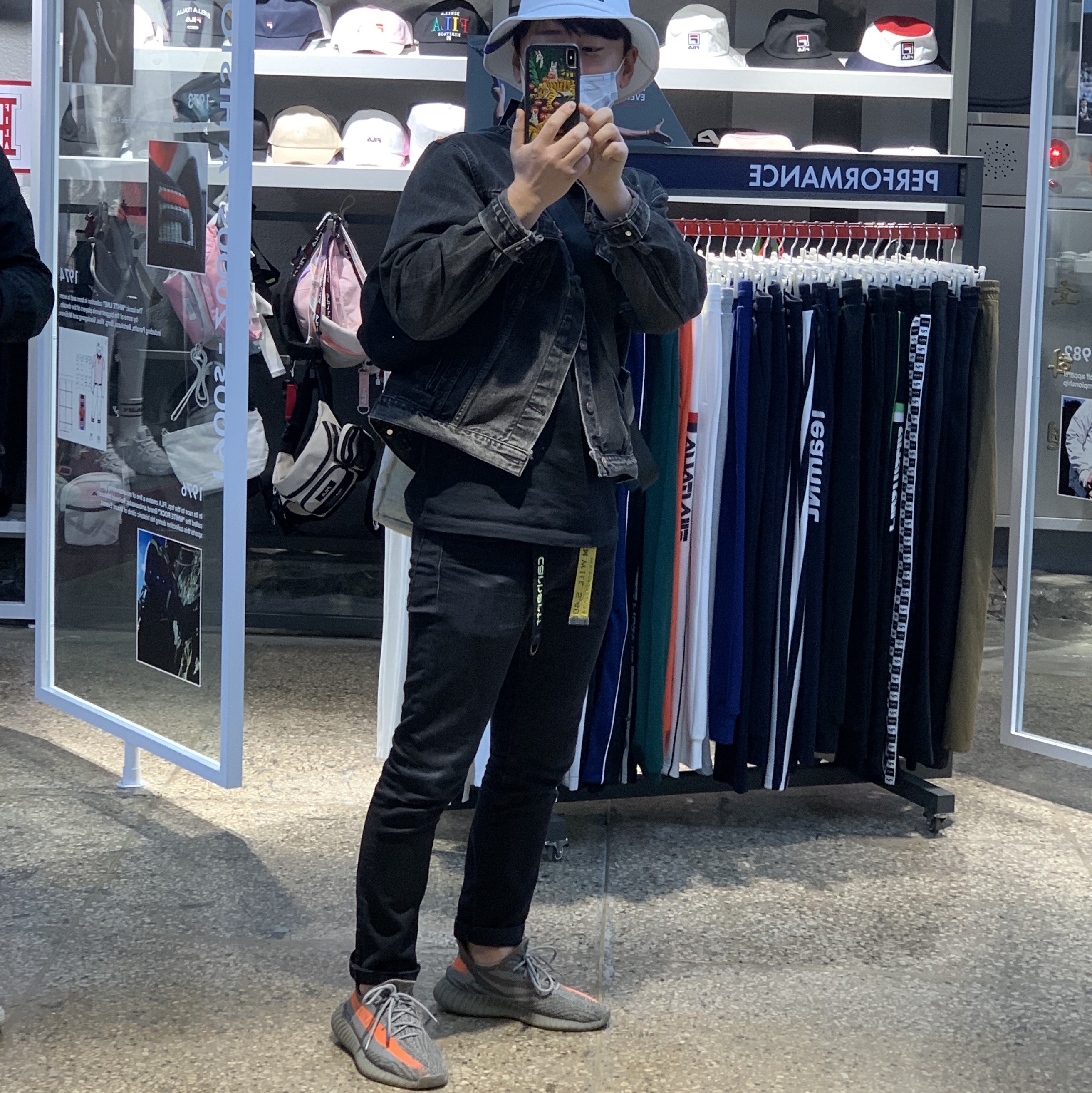 Adidas Yeezy Boost 350 V2 Beluga 착용 스타일
