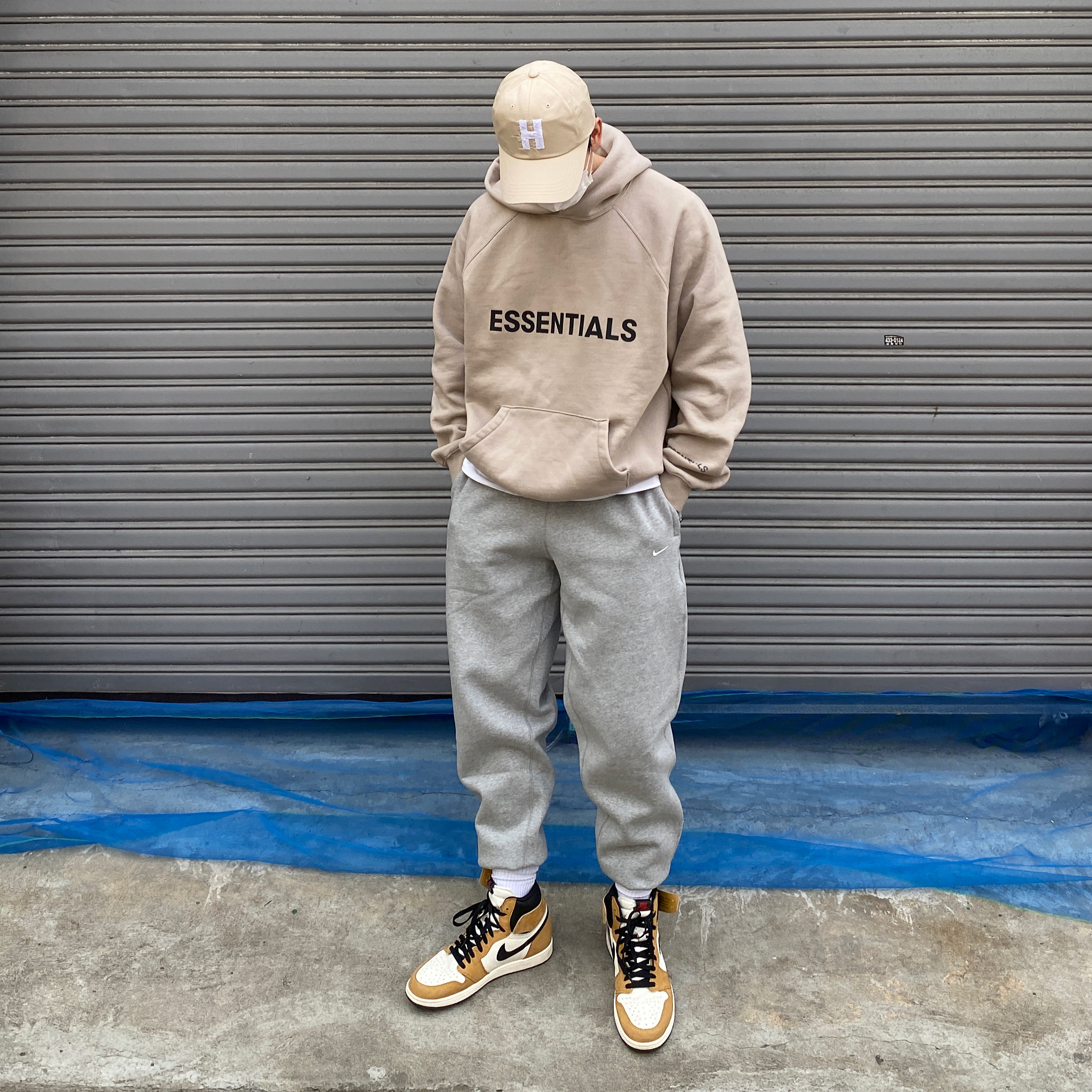Jordan 1 Retro High Rookie of the Year, Nike NRG Solo Swoosh Fleece Pants Dark Grey Heather - US/EU 착용 스타일