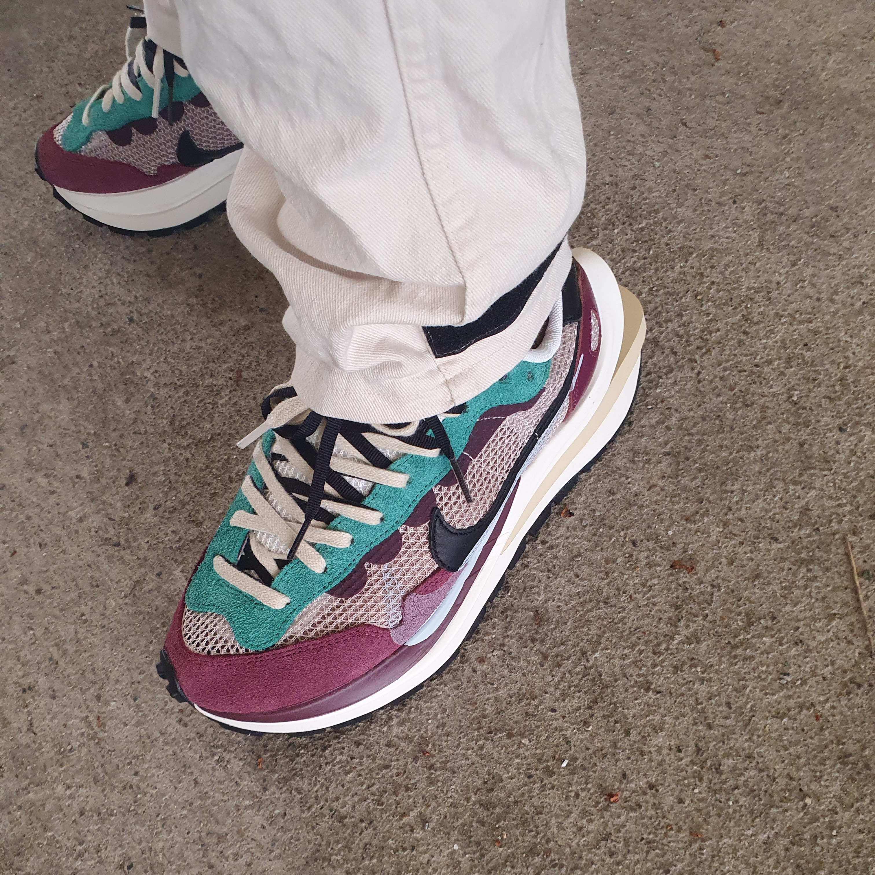Nike x Sacai VaporWaffle String & Black Villain Red 착용 스타일 - 1