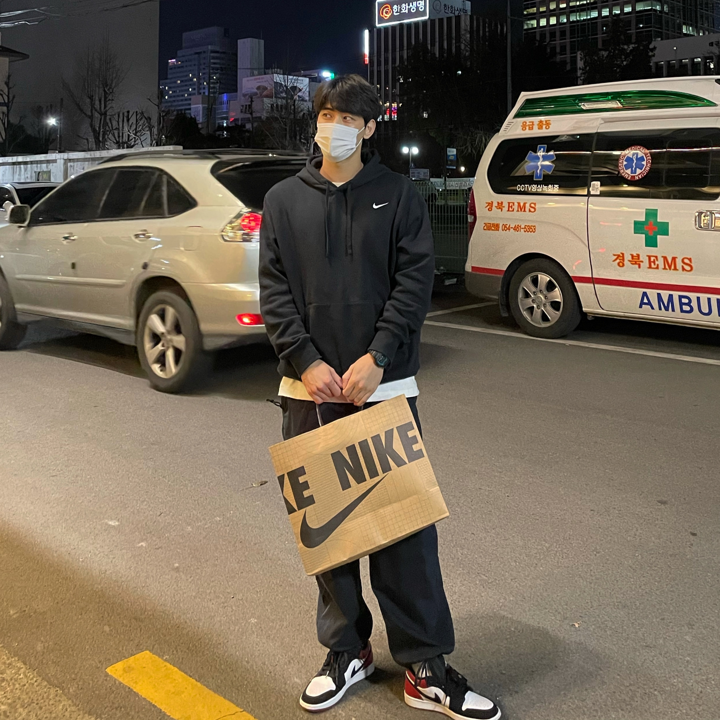 Jordan 1 Low Black Toe, Nike Dunk High Barely Green 착용 스타일