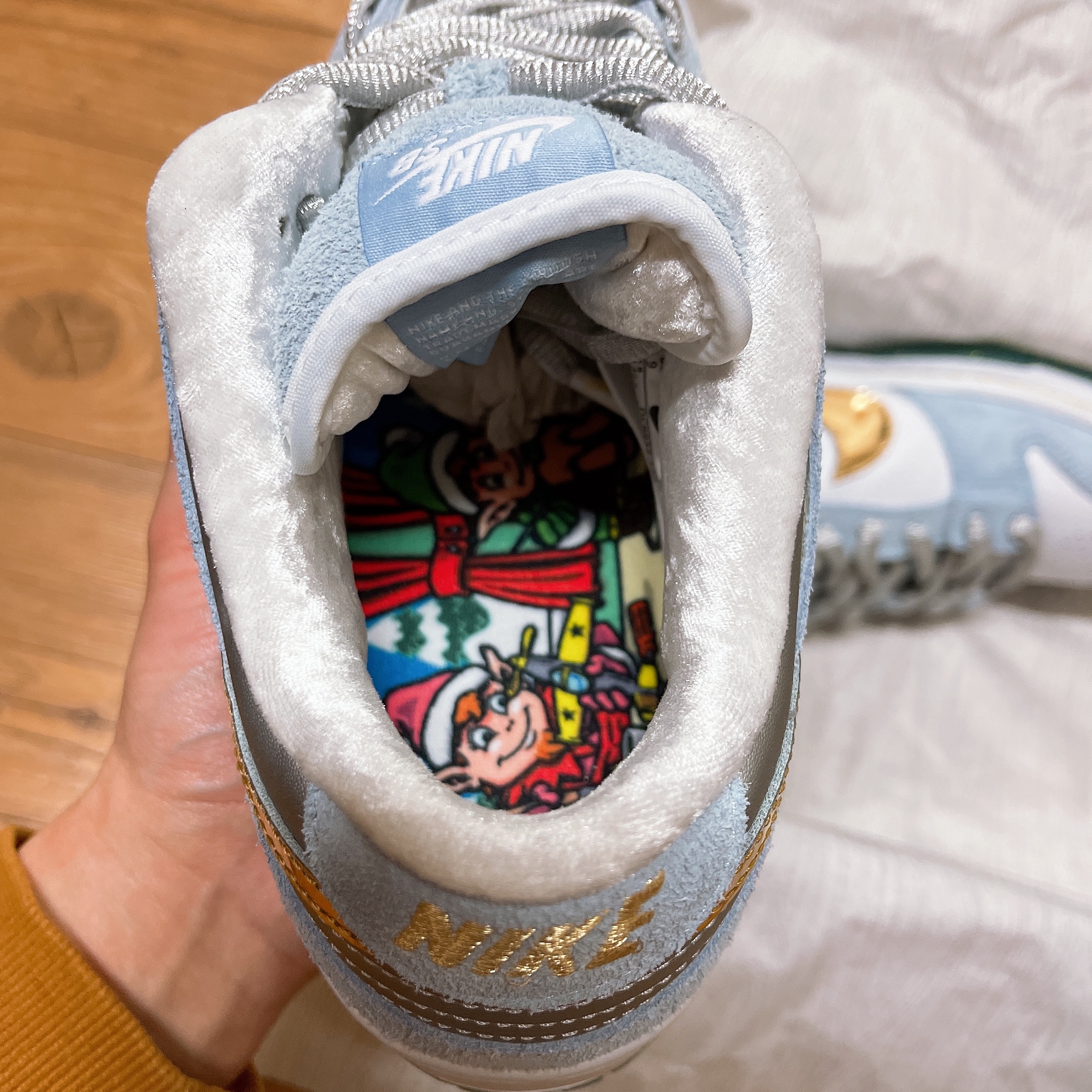 Nike x Sean Cliver SB Dunk Low Holiday Special 착용 스타일 - 3