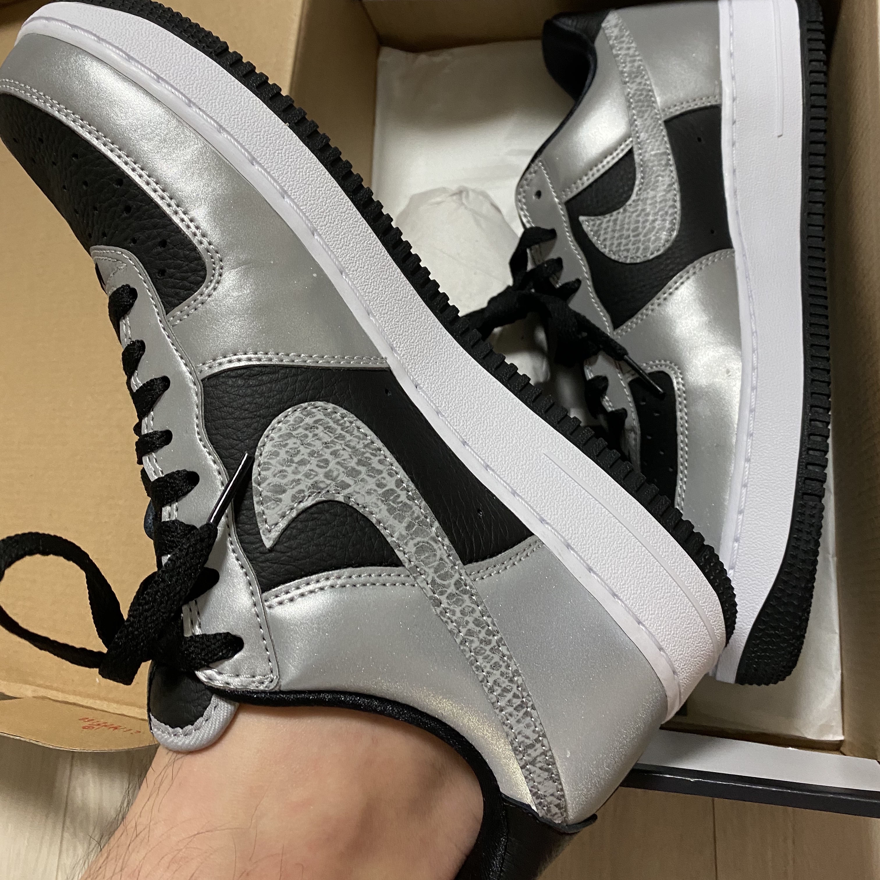 Nike Air Force 1 B Silver Snake 착용 스타일