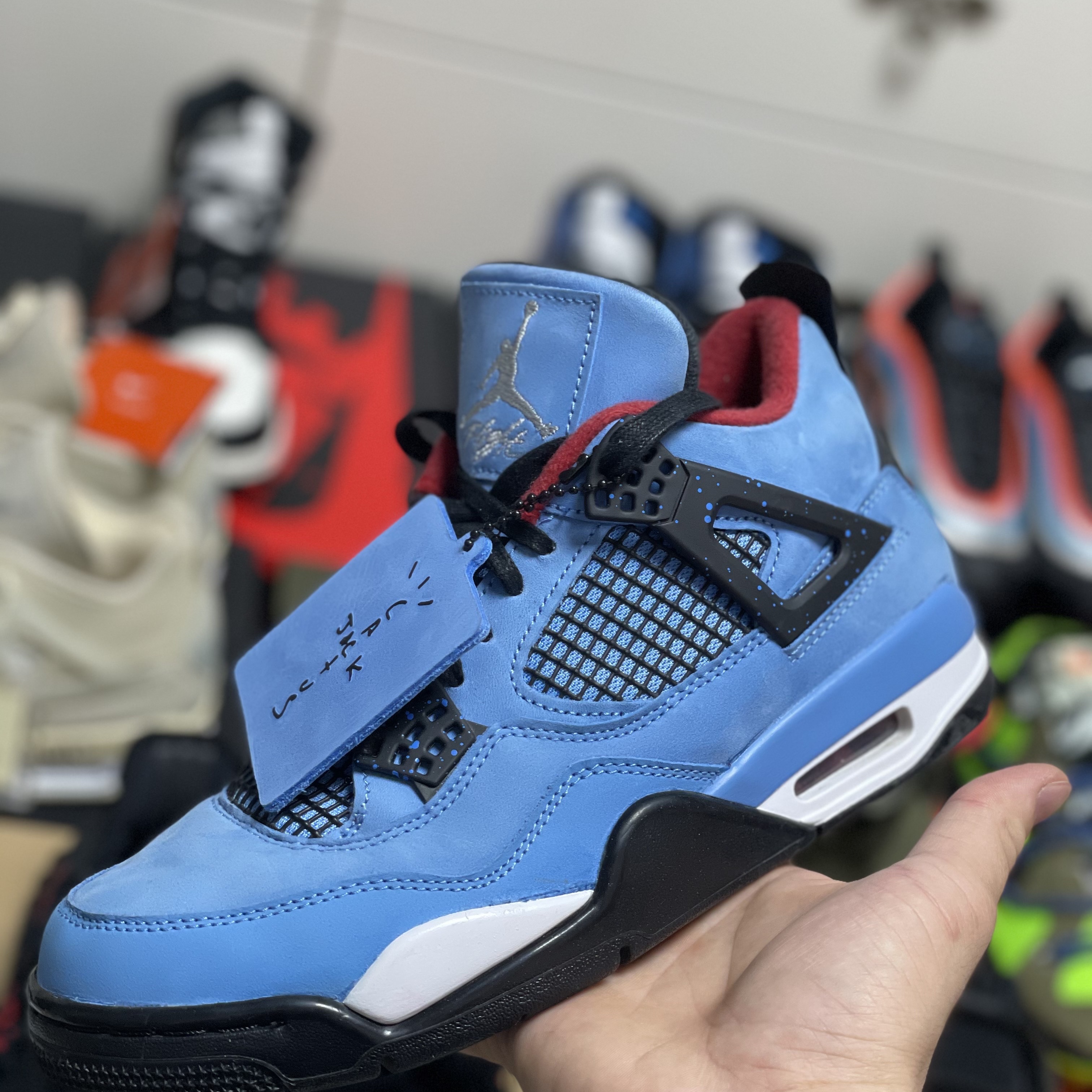 Jordan 4 x Travis Scott Retro Cactus Jack 착용 스타일 - 2