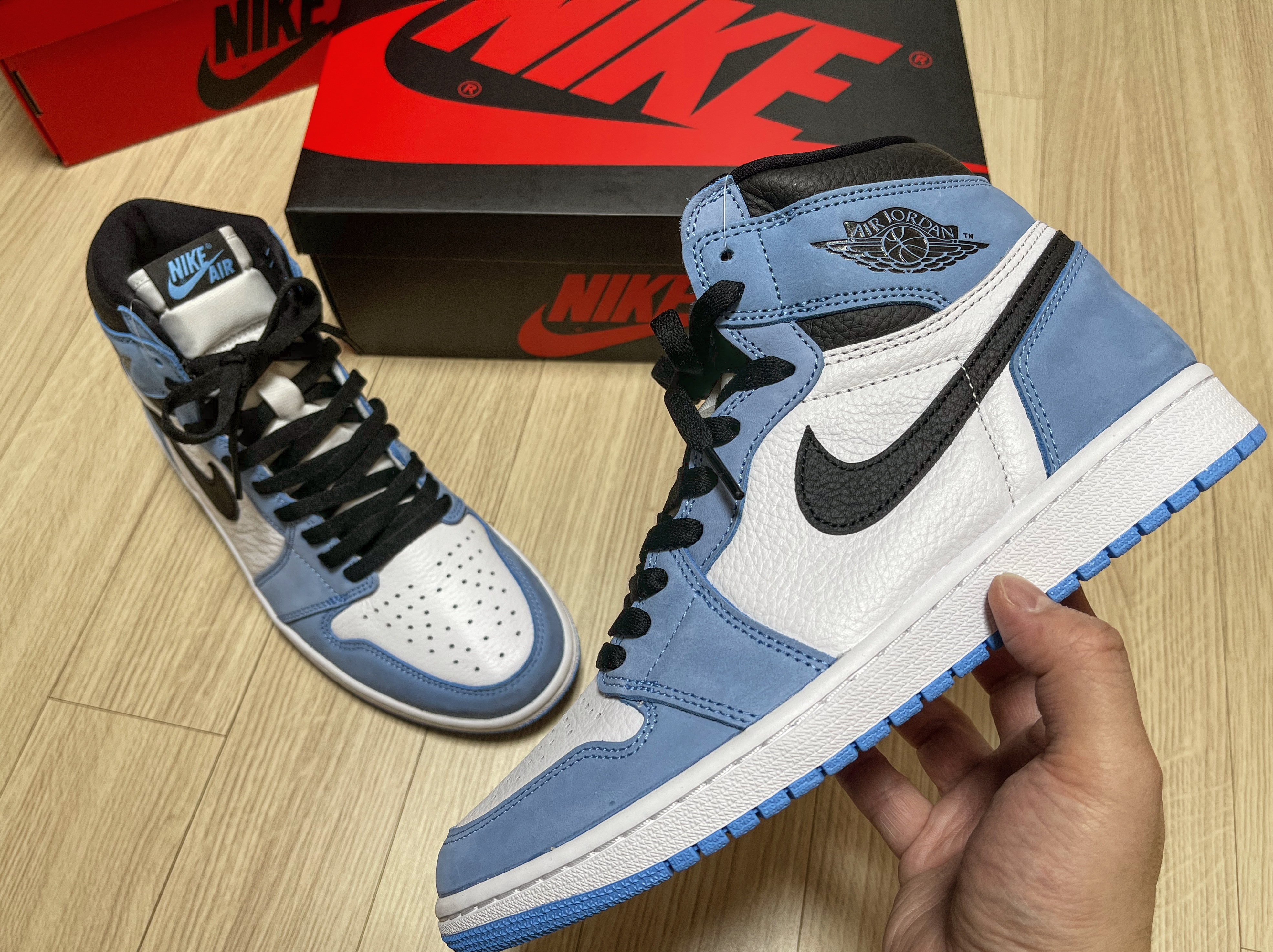 Jordan 1 Retro High OG University Blue 착용 스타일 - 5