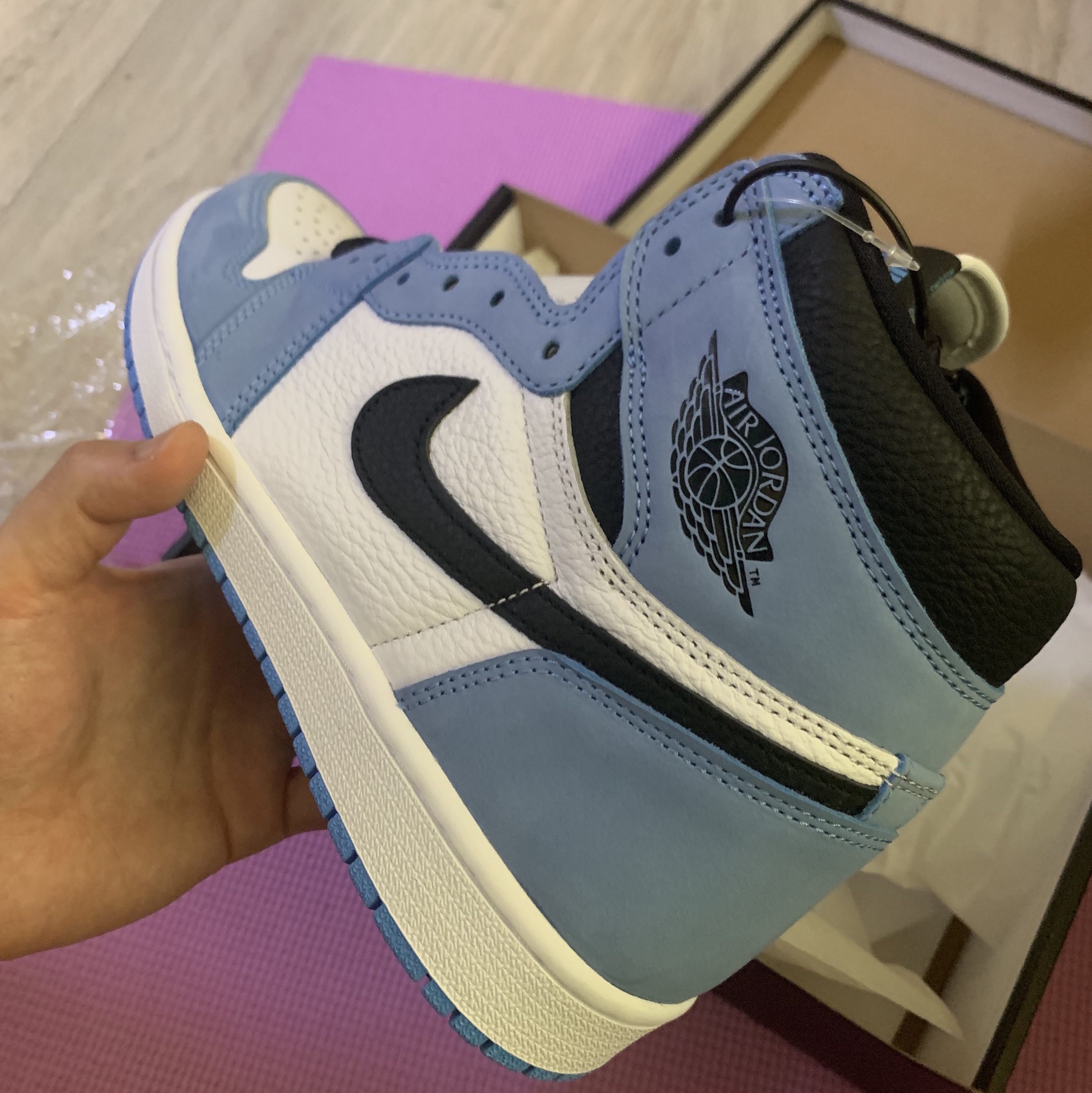 Jordan 1 Retro High OG University Blue 착용 스타일