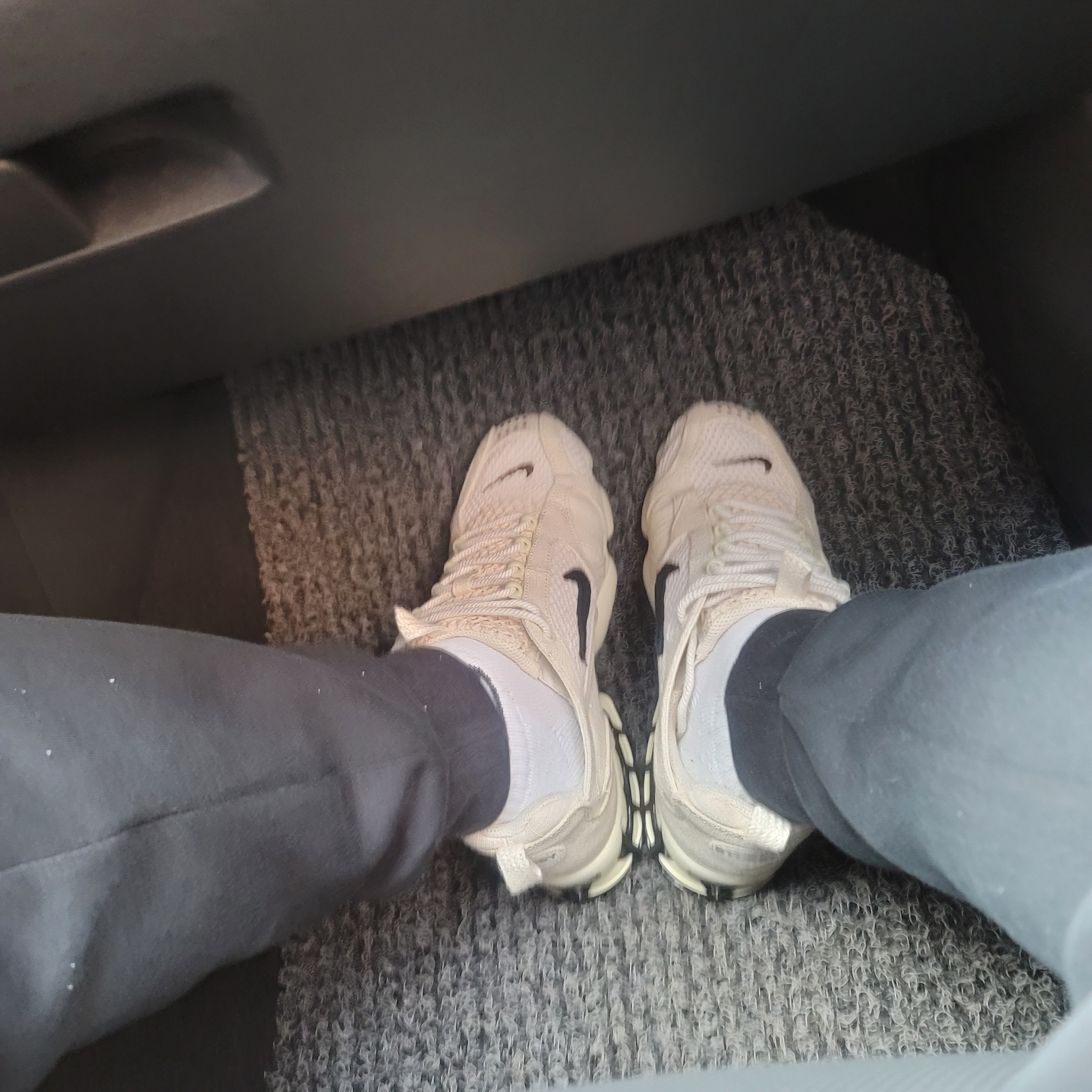 Nike x Stussy Air Zoom Spiridon Cage 2 Fossil 착용 스타일
