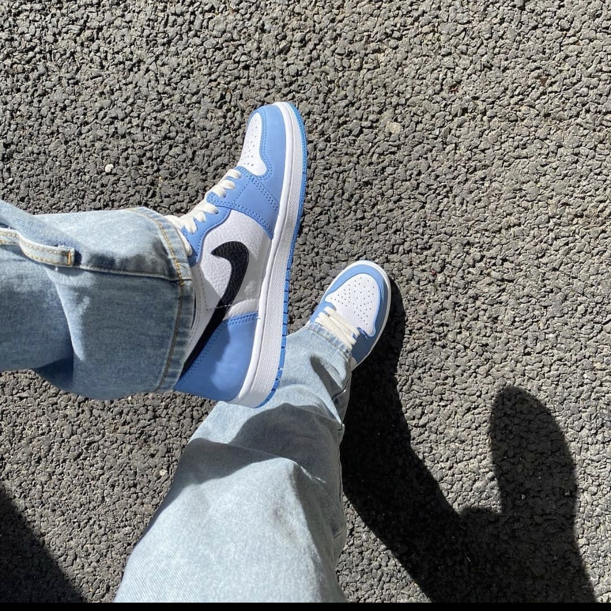 Jordan 1 Retro High OG University Blue 착용 스타일 - 1