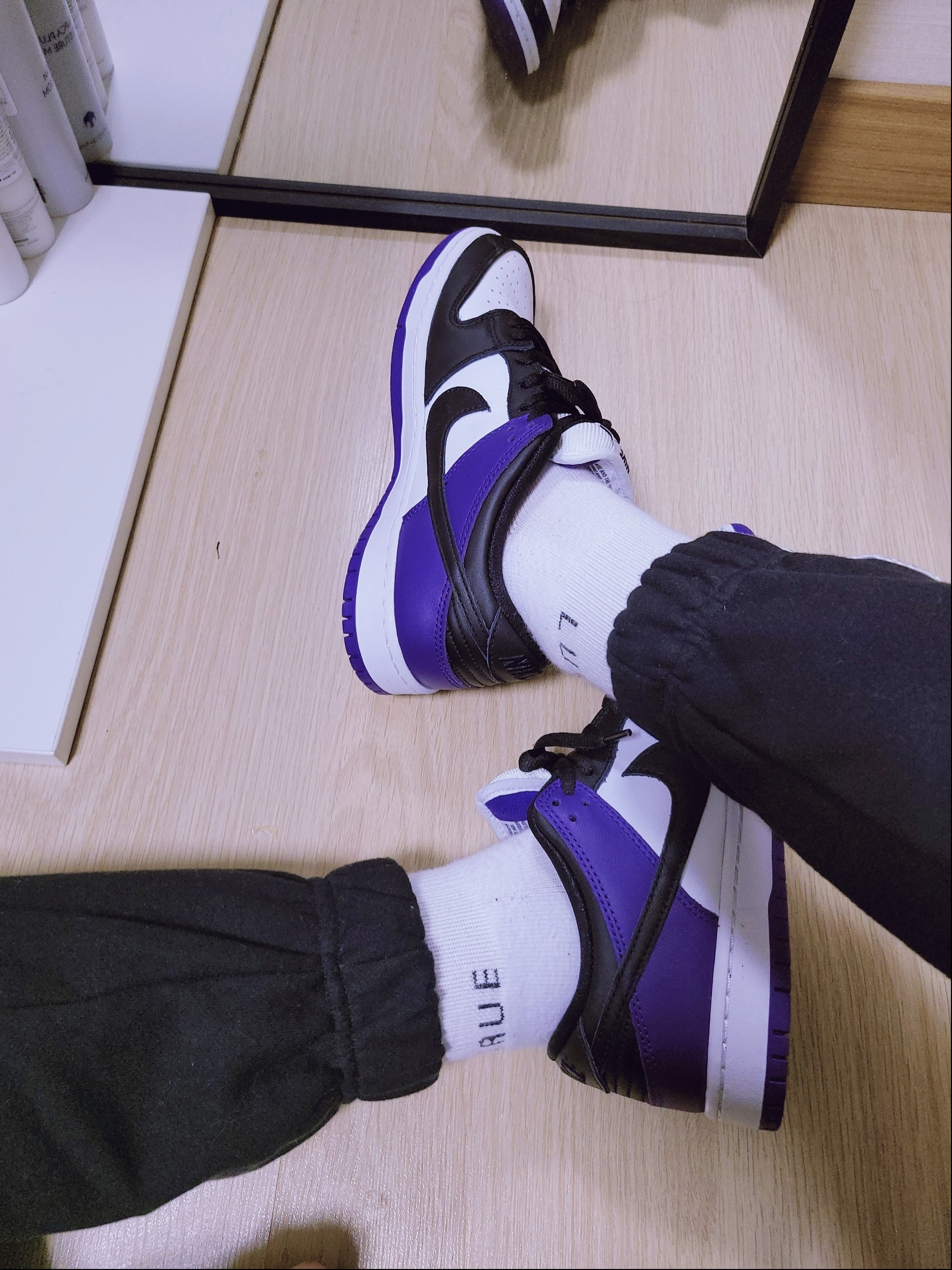 Nike SB Dunk Low Pro Court Purple 착용 스타일 - 3
