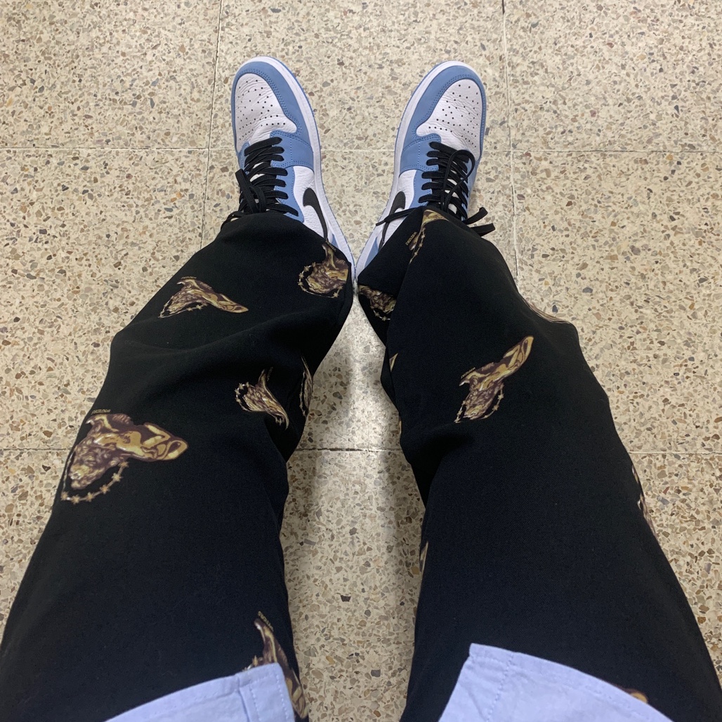 Jordan 1 Retro High OG University Blue 착용 스타일 - 2