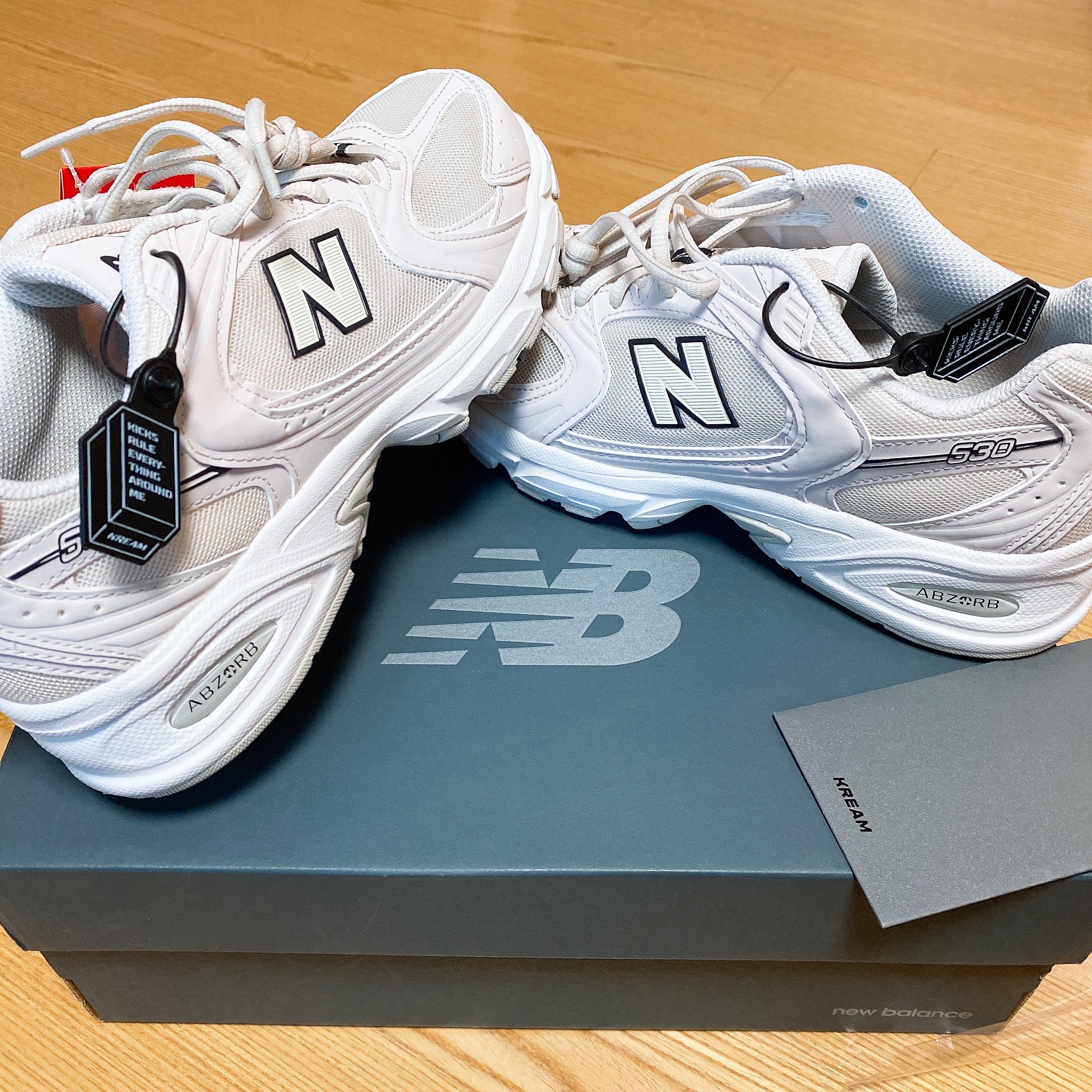 New Balance 530 Ivory 착용 스타일
