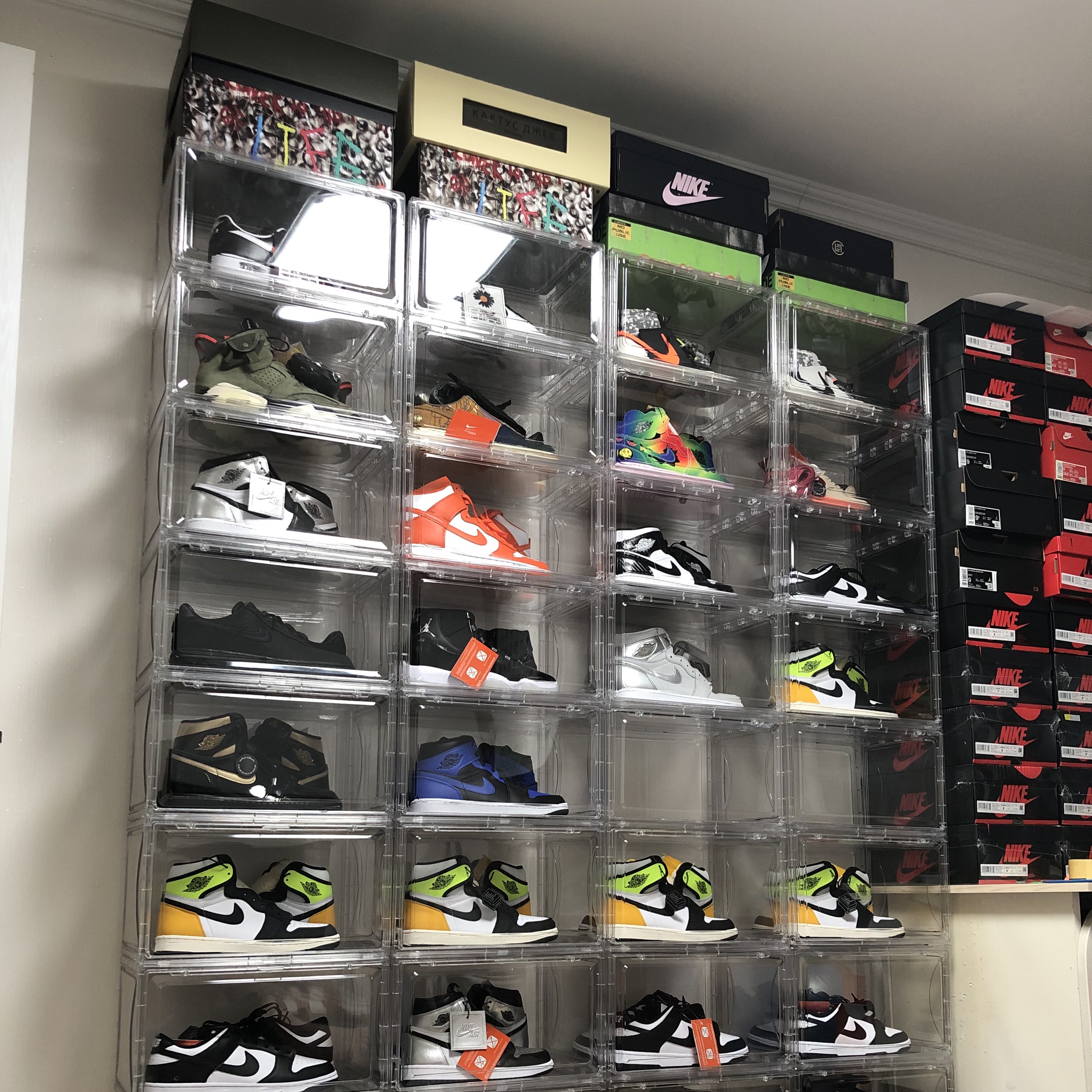 Nike x Travis Scott Air Force 1 Low Cactus Jack, Jordan 1 x J Balvin Retro High OG 착용 스타일