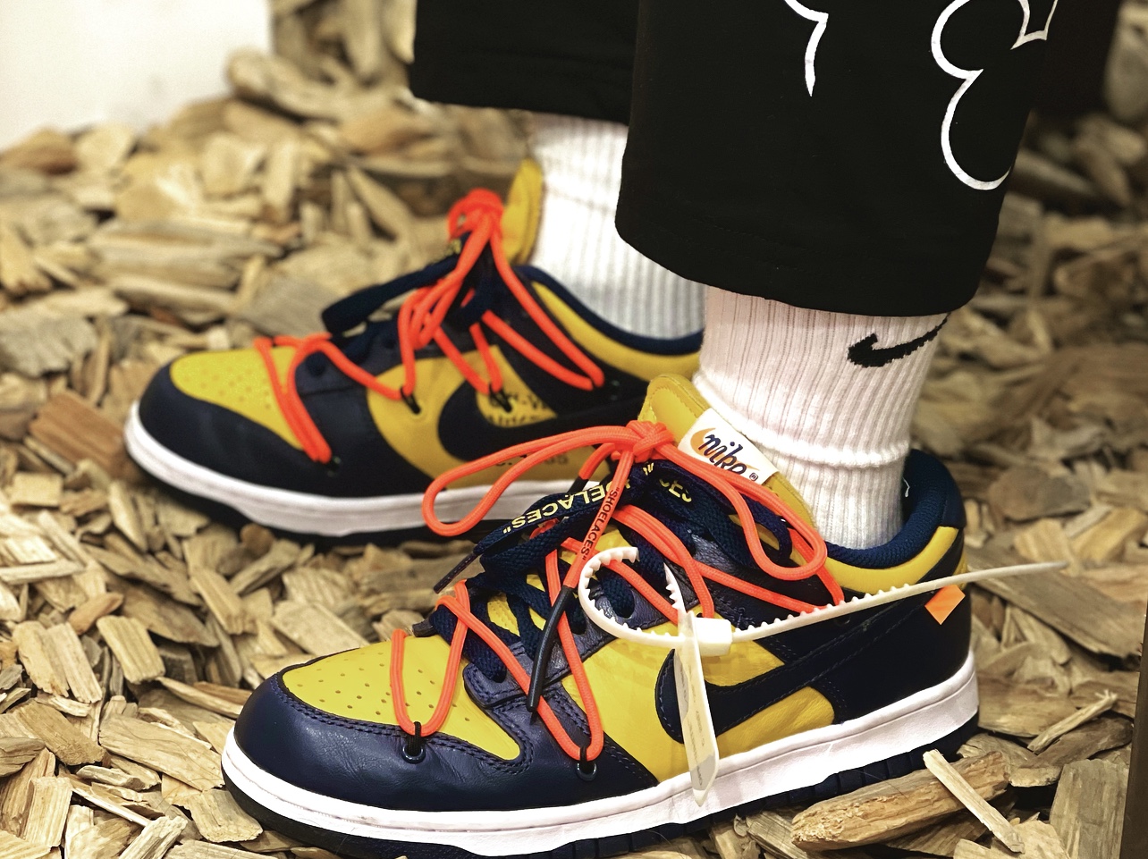 Nike x Off-White Dunk Low University Gold Midnight Navy 착용 스타일