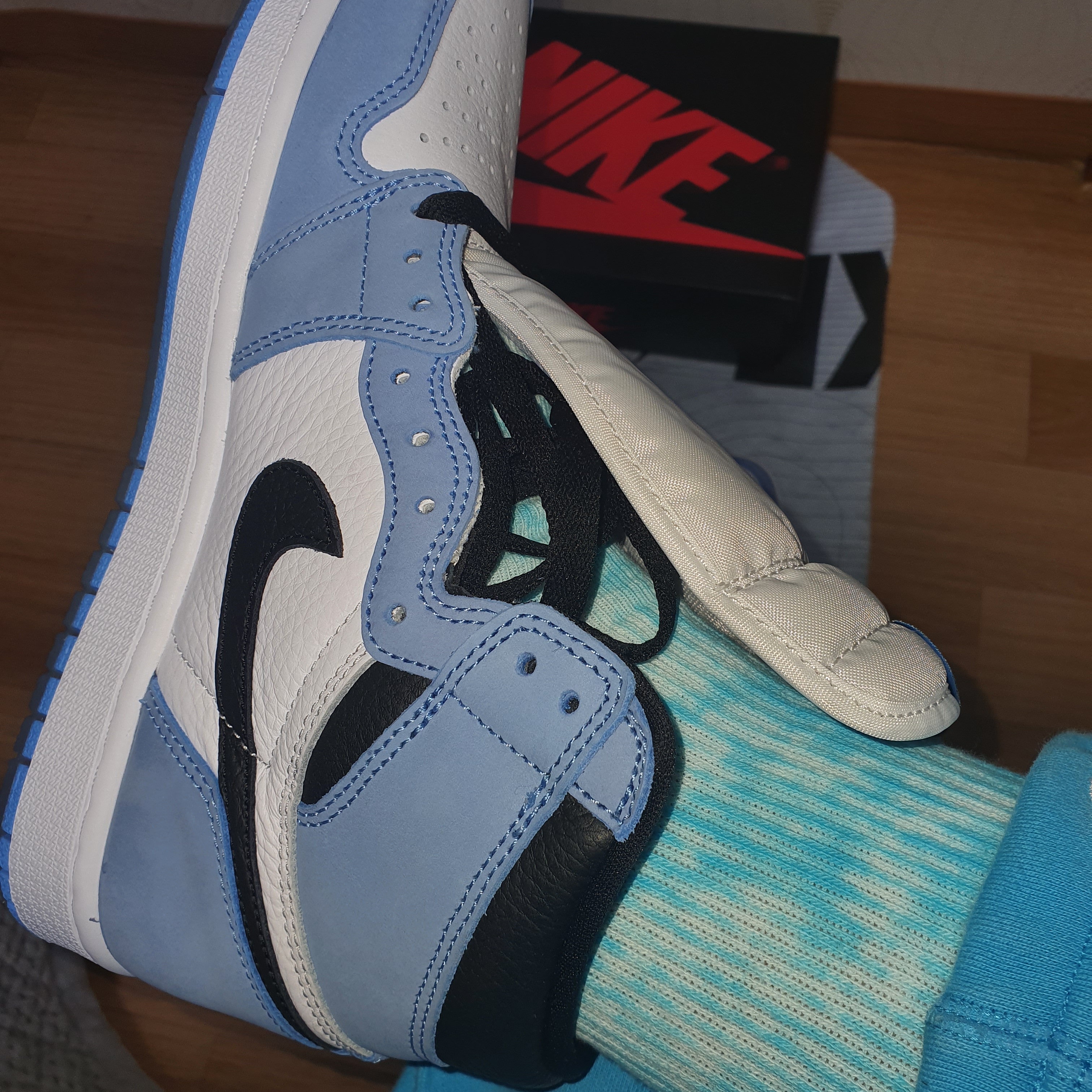 Jordan 1 Retro High OG University Blue 착용 스타일 - 2
