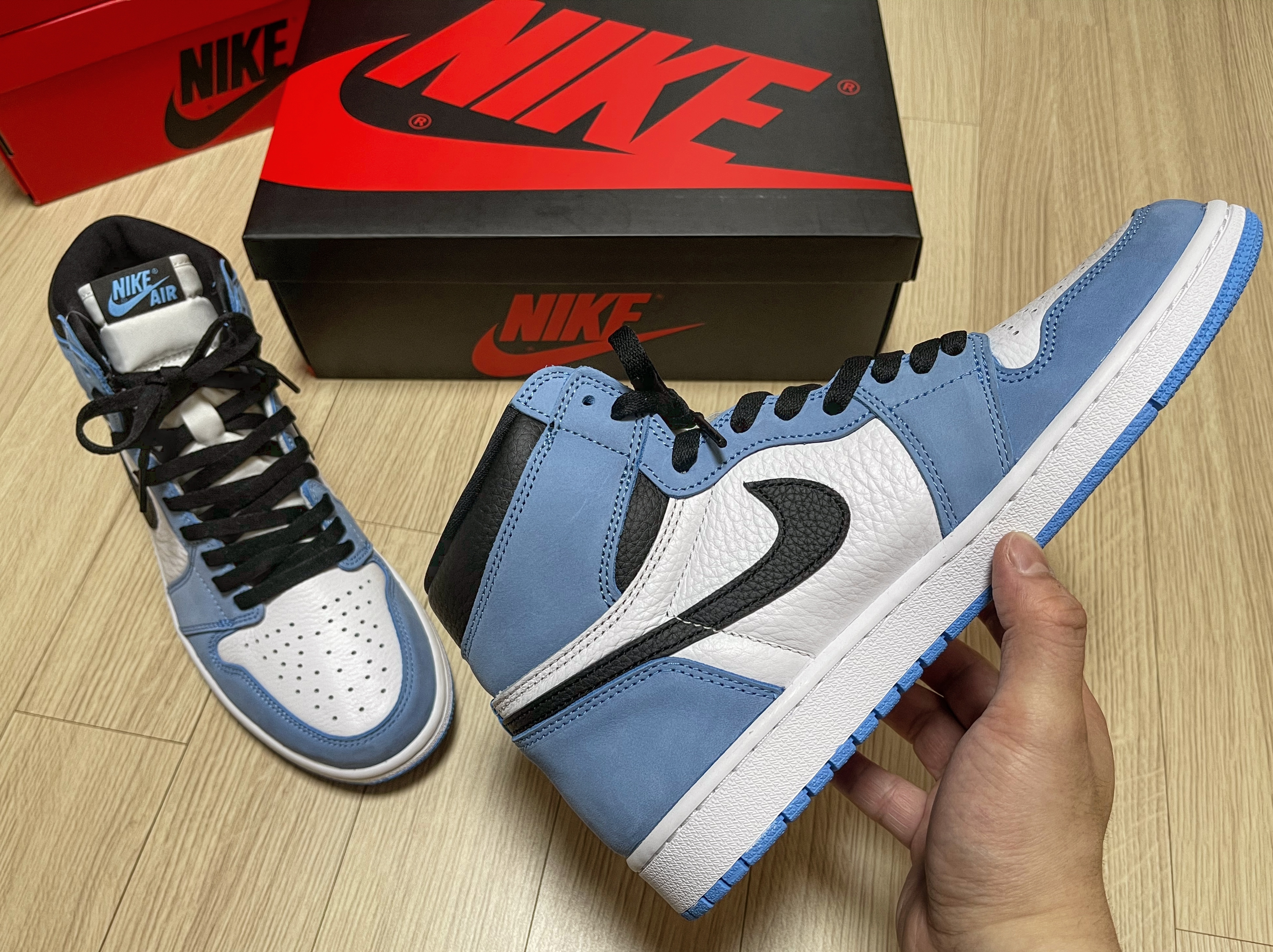Jordan 1 Retro High OG University Blue 착용 스타일 - 4