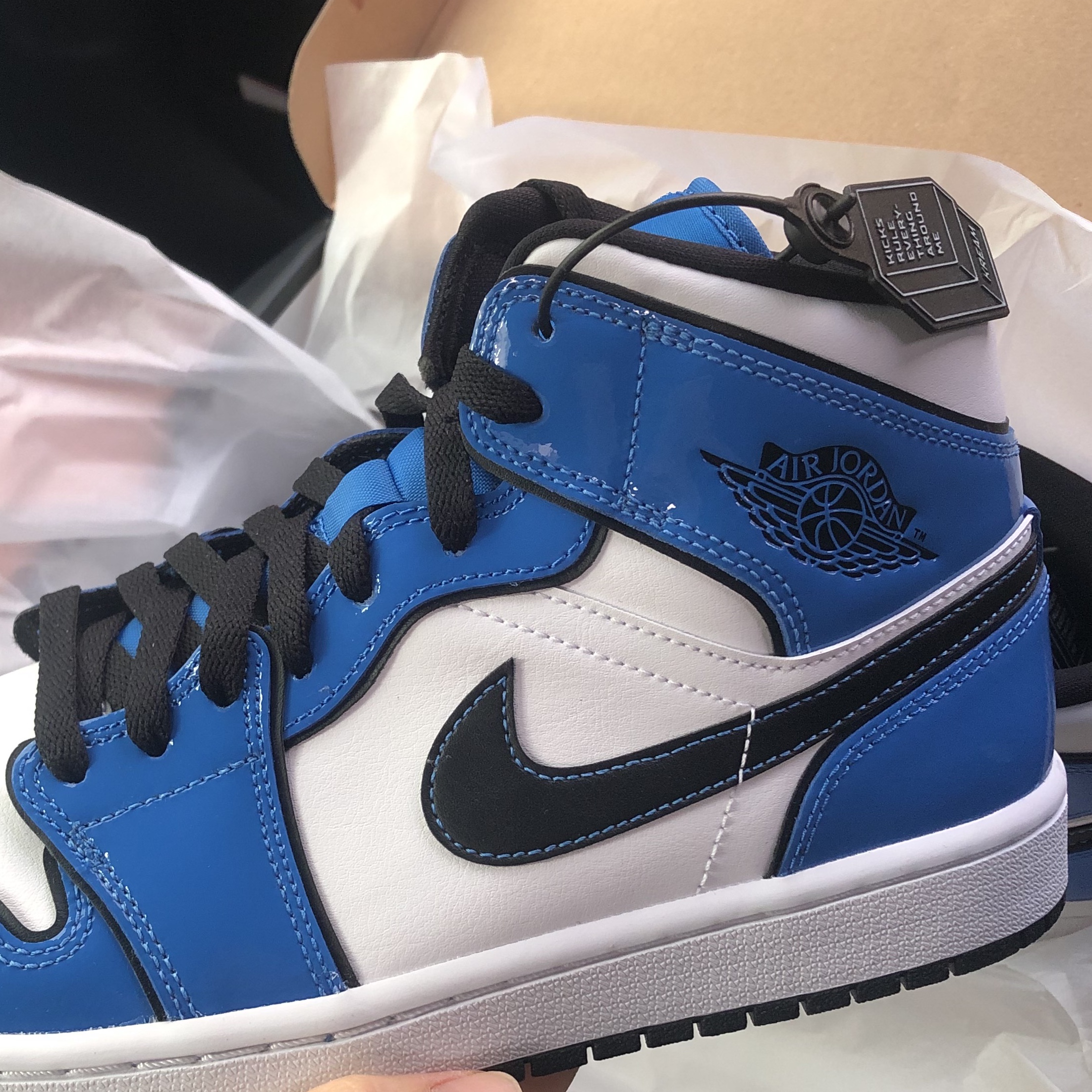 Jordan 1 Mid SE Signal Blue 착용 스타일