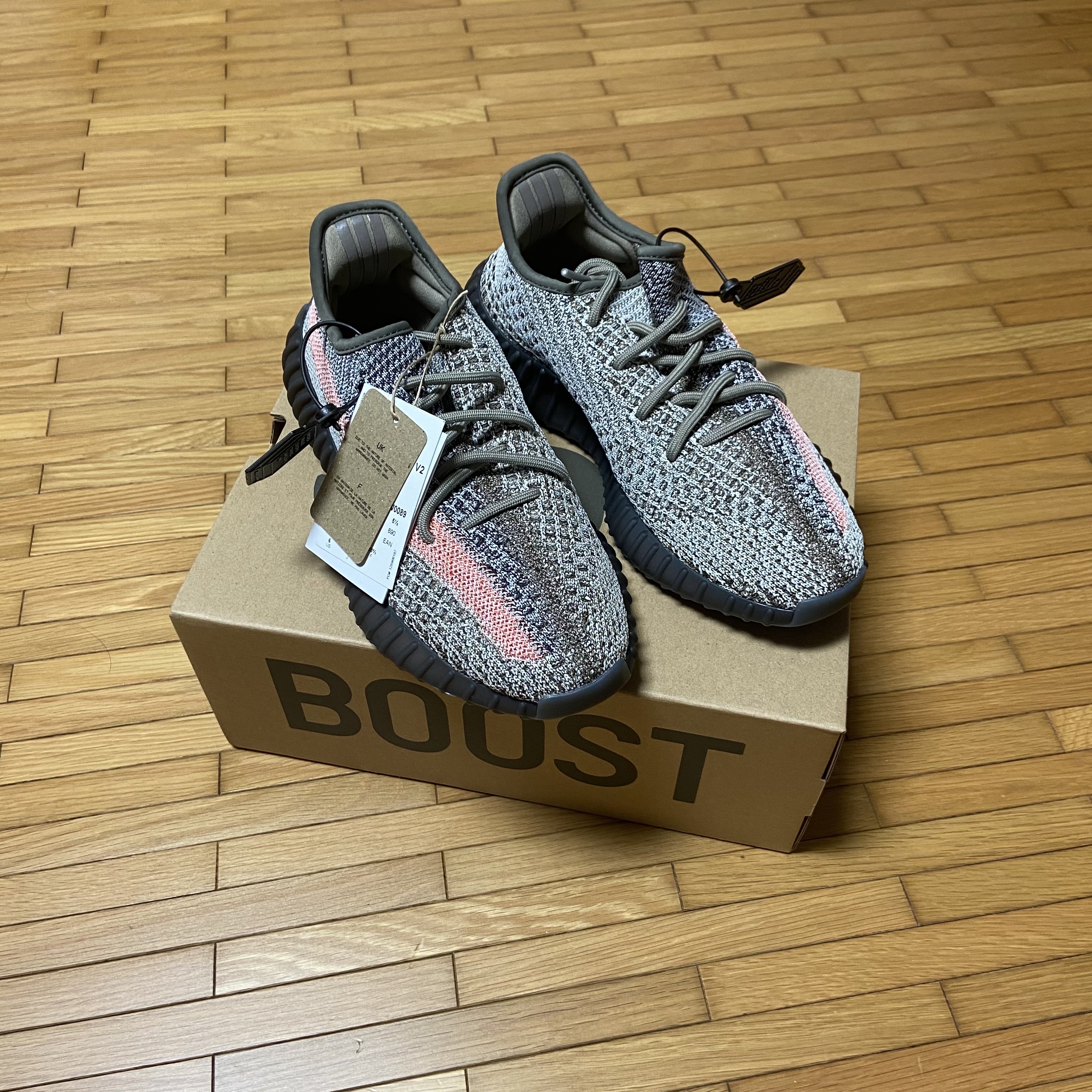 Adidas Yeezy Boost 350 V2 Ash Stone 착용 스타일