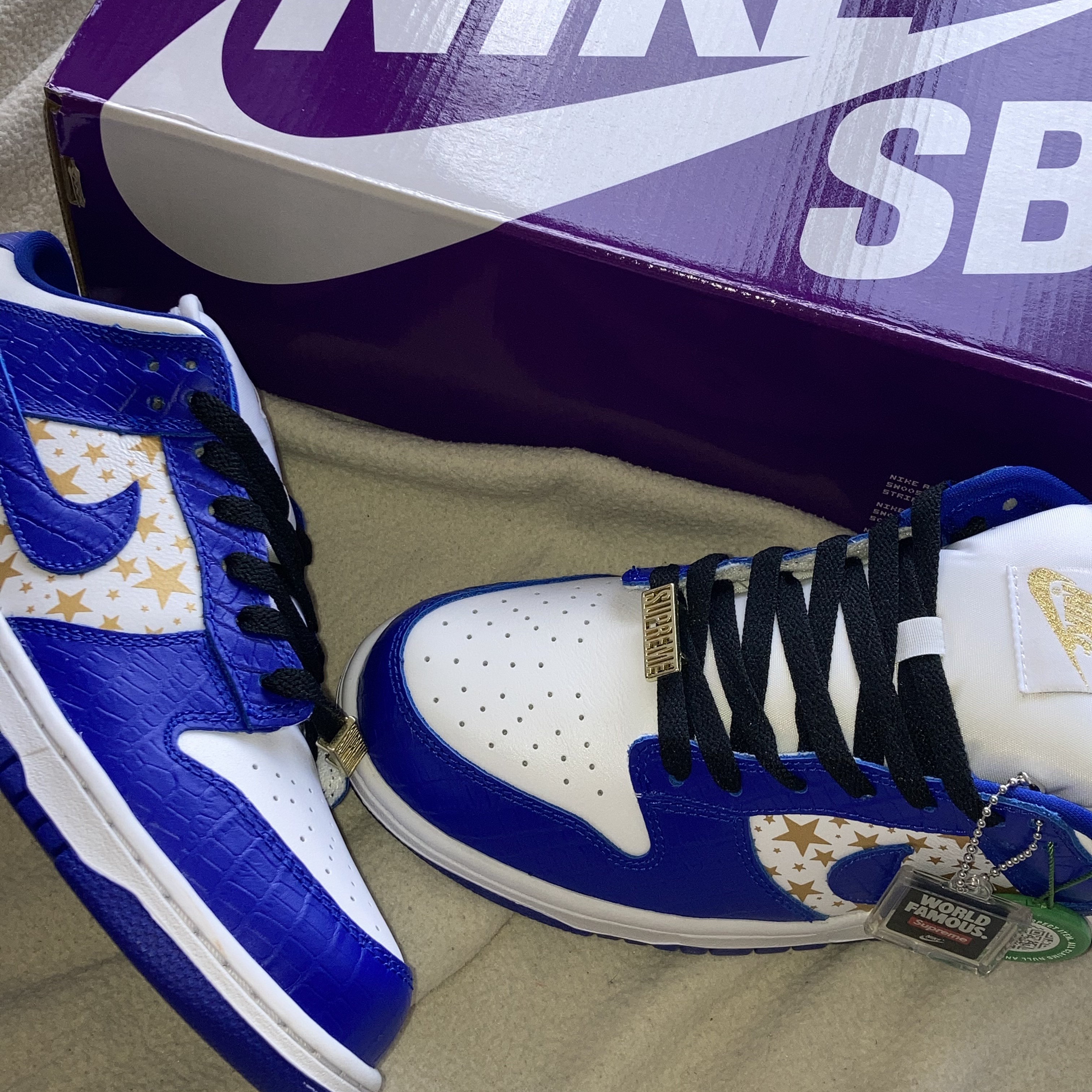 Nike x Supreme SB Dunk Low Hyper Blue 착용 스타일 - 2