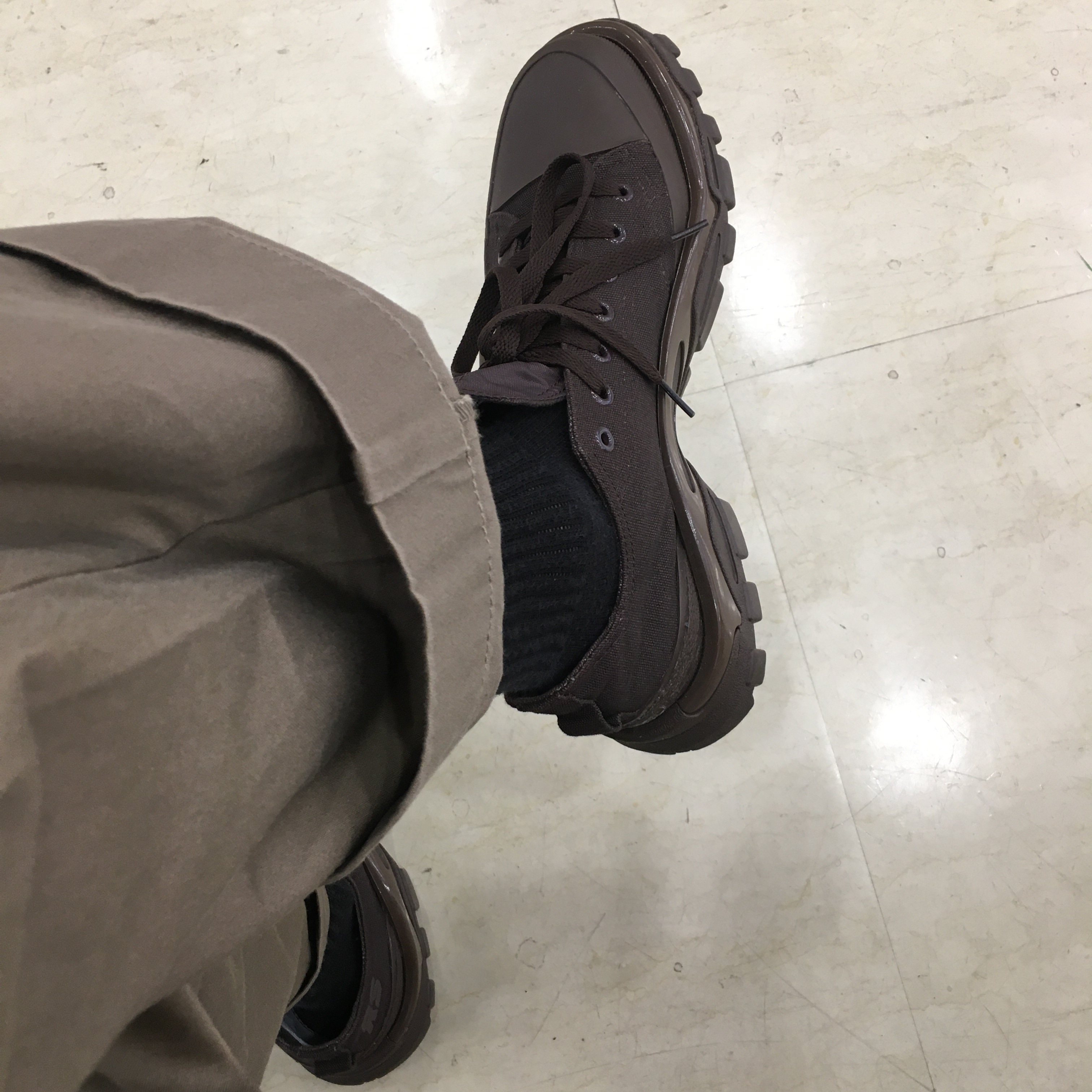 Adidas x Raf Simons New Runner Black 착용 스타일