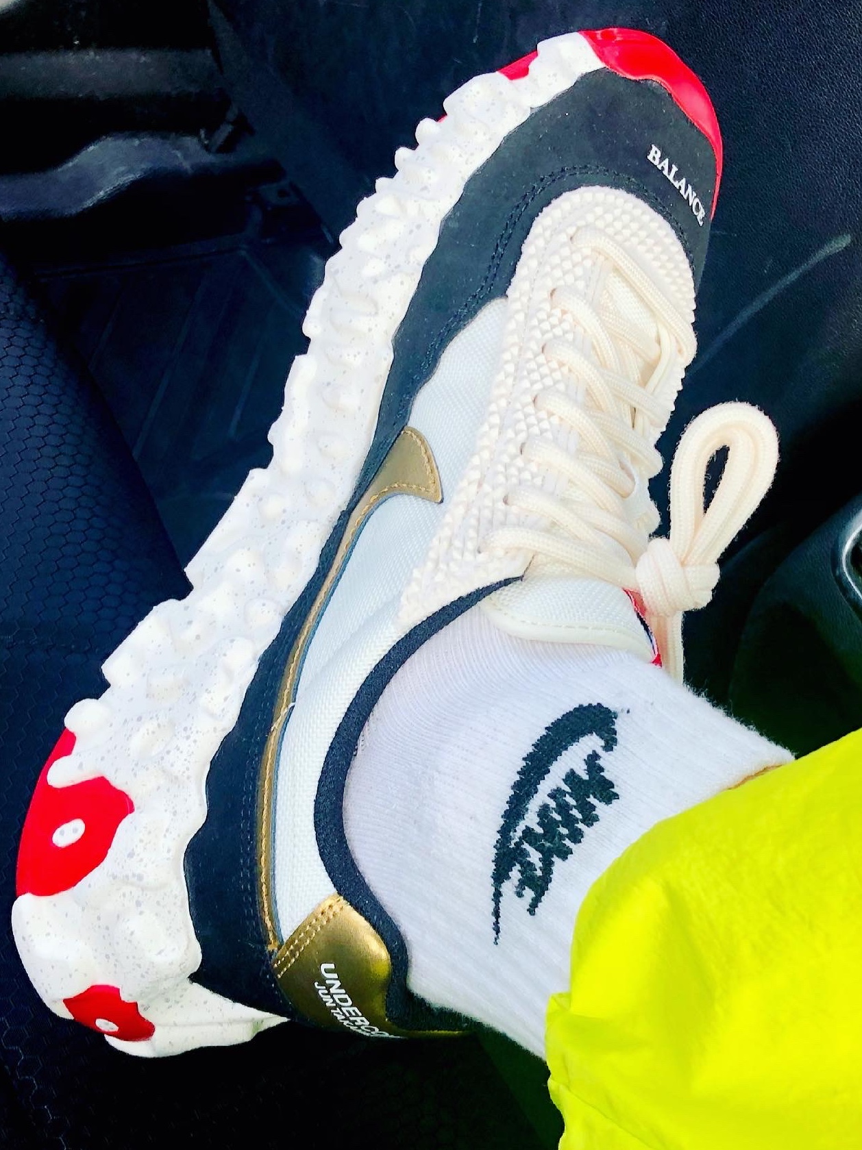 Nike x Undercover Overbreak Sail Gold, Nike x Stussy Beach Pants Bright Cactus 착용 스타일 - 4