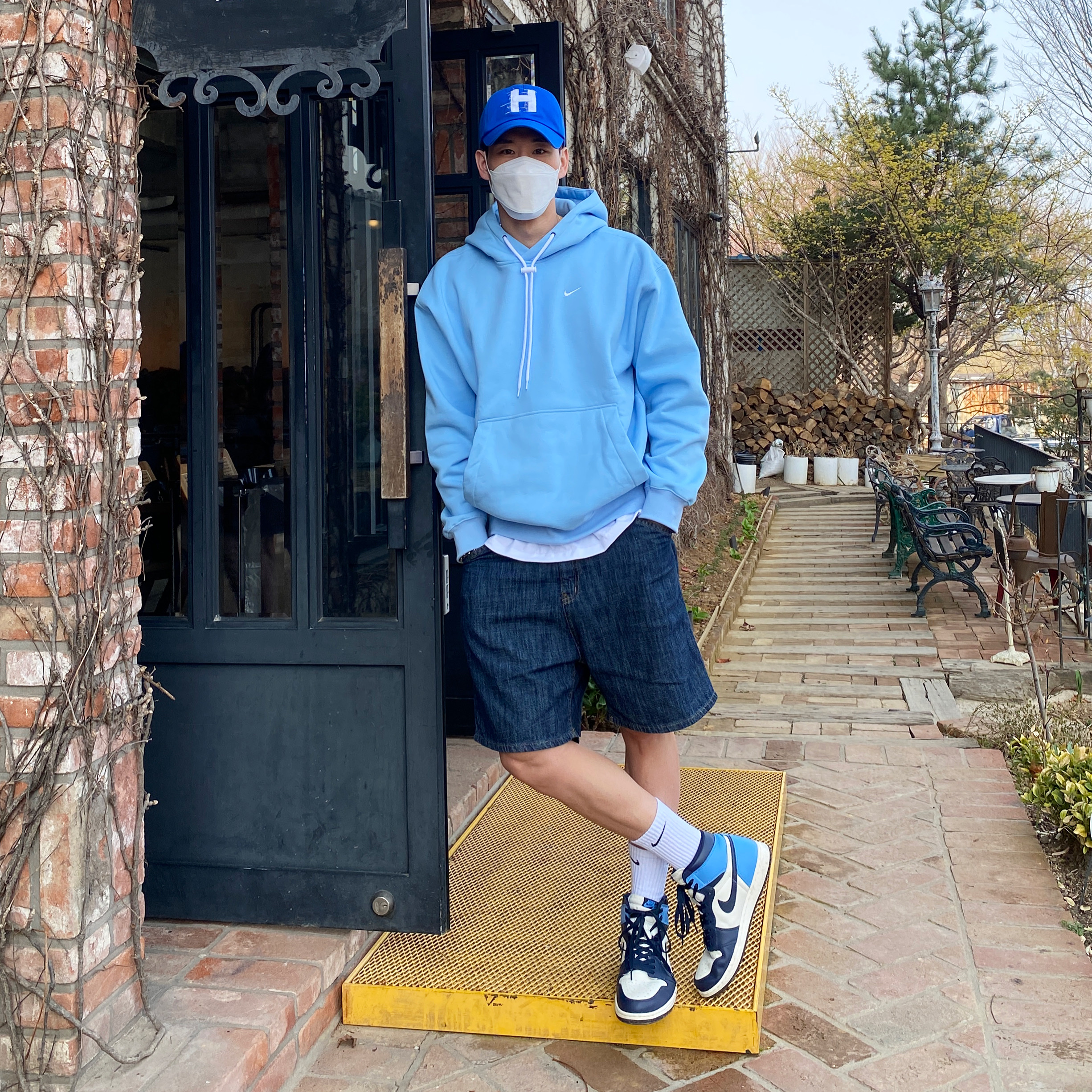 Jordan 1 Retro High Obsidian UNC, Nike M NRG Hoodie Psychic Blue 착용 스타일