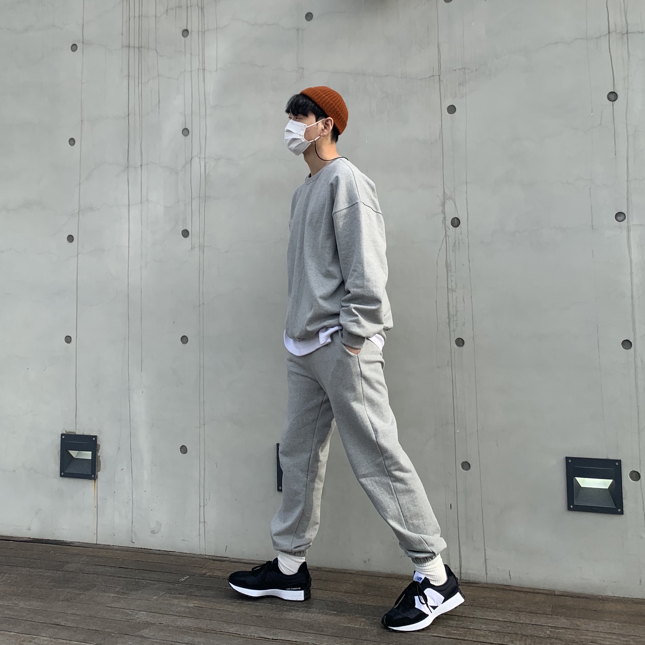 New Balance 327 Black 착용 스타일