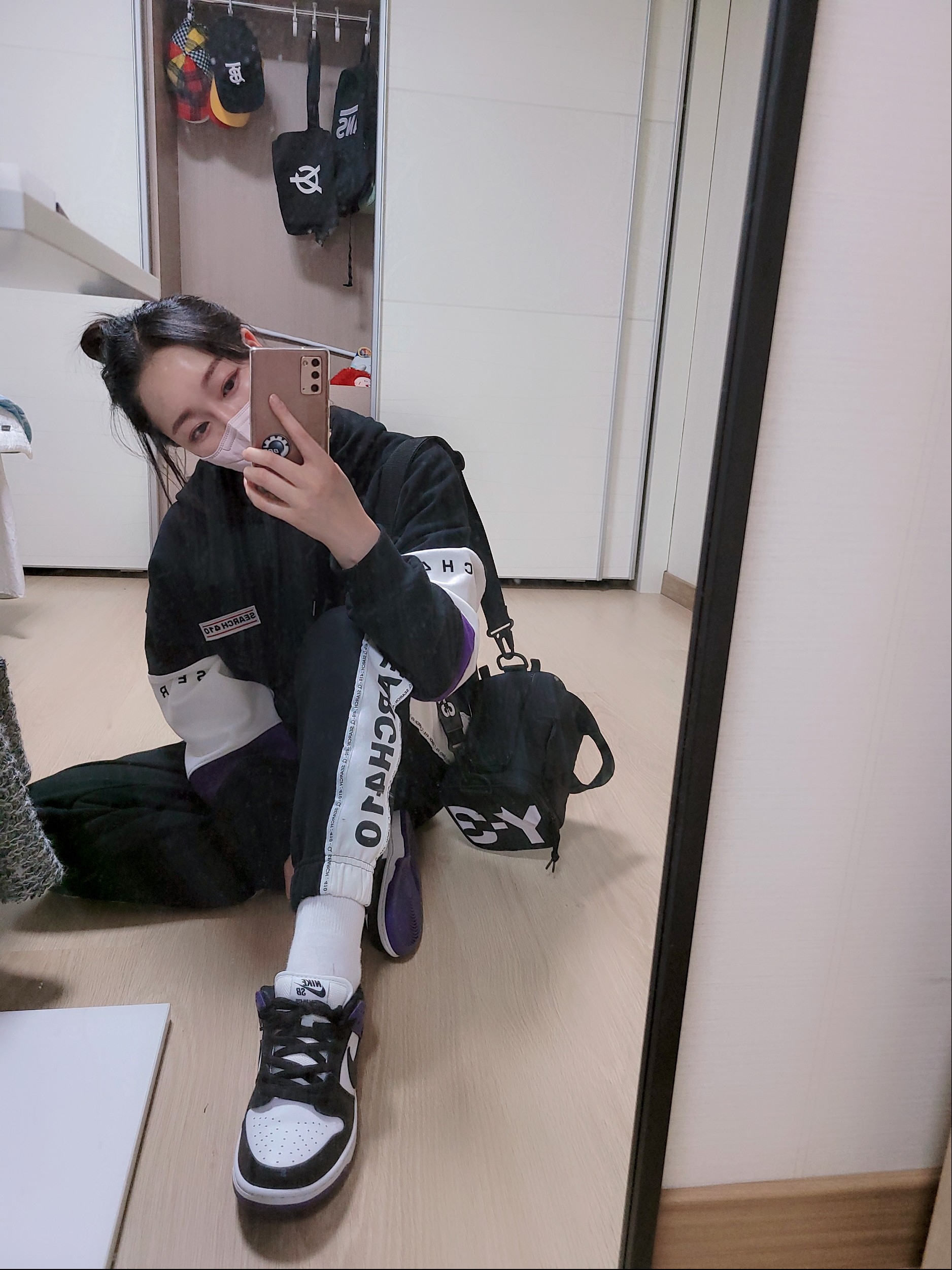 Nike SB Dunk Low Pro Court Purple 착용 스타일 - 2